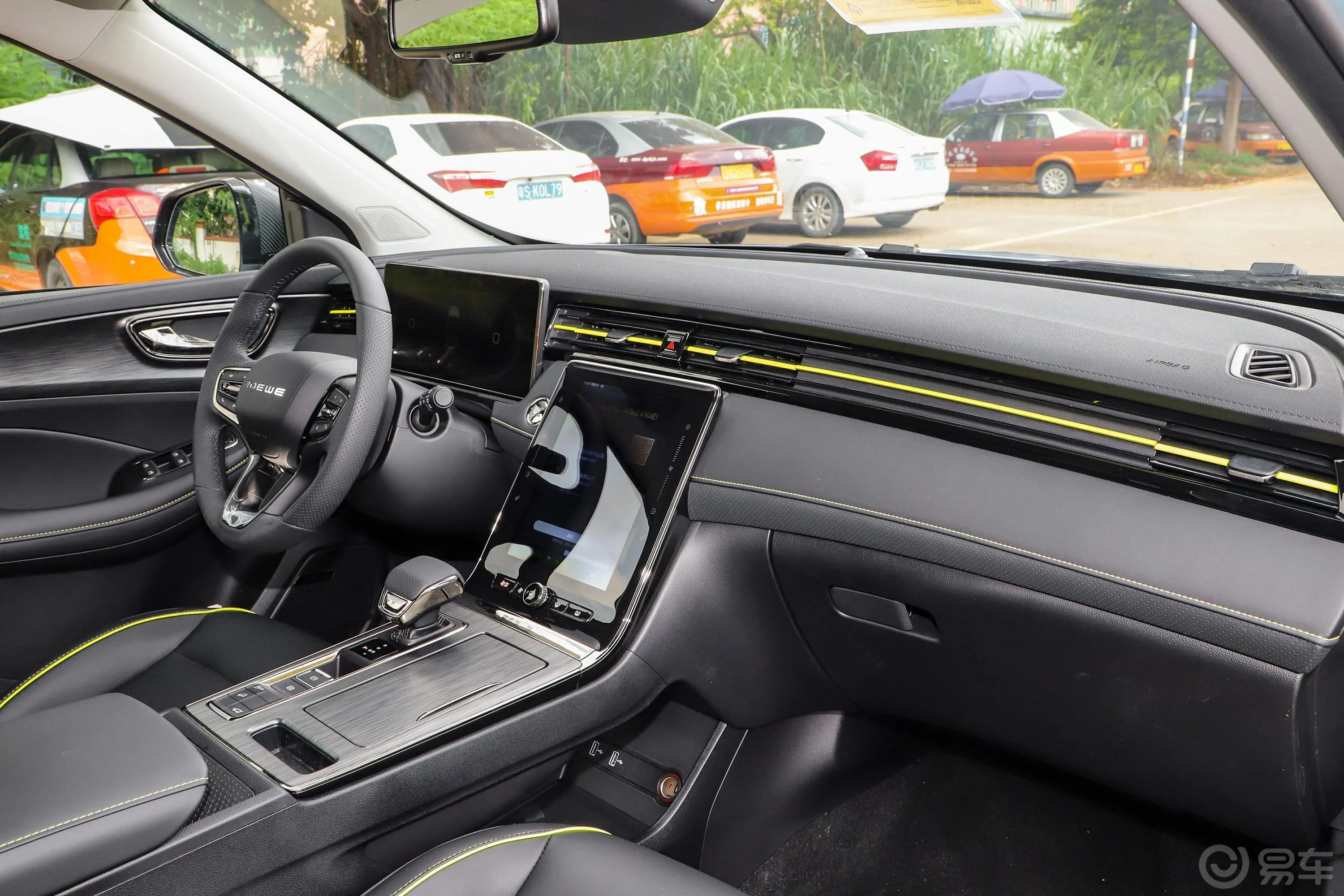 荣威RX5PLUS 330TGI 双离合 霁风国潮智驾版内饰全景副驾驶员方向