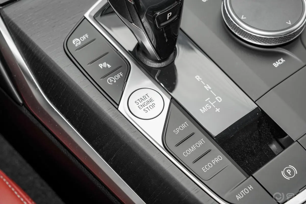 宝马4系改款 双门轿跑车 425i M运动套装钥匙孔或一键启动按键
