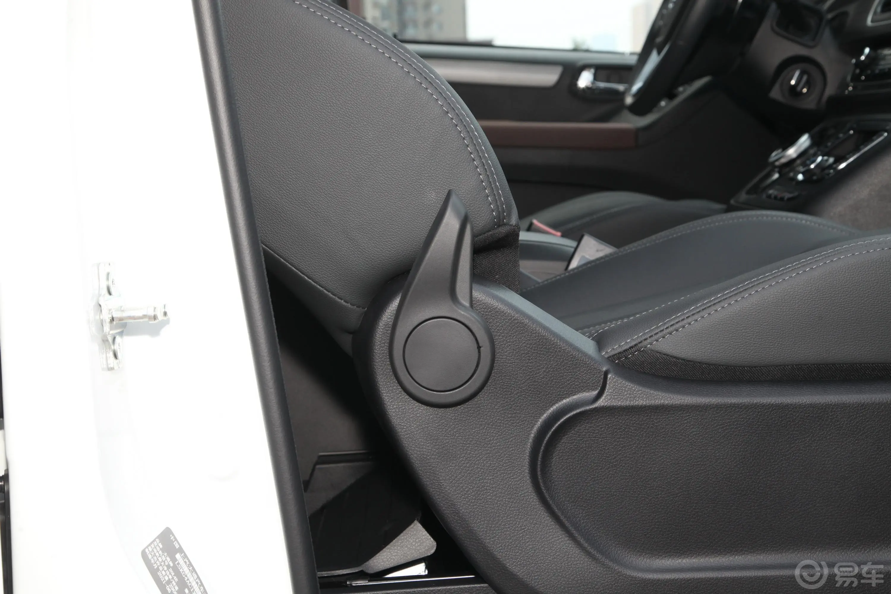 大通G102.0T 自动精英版 汽油 7座副驾座椅调节