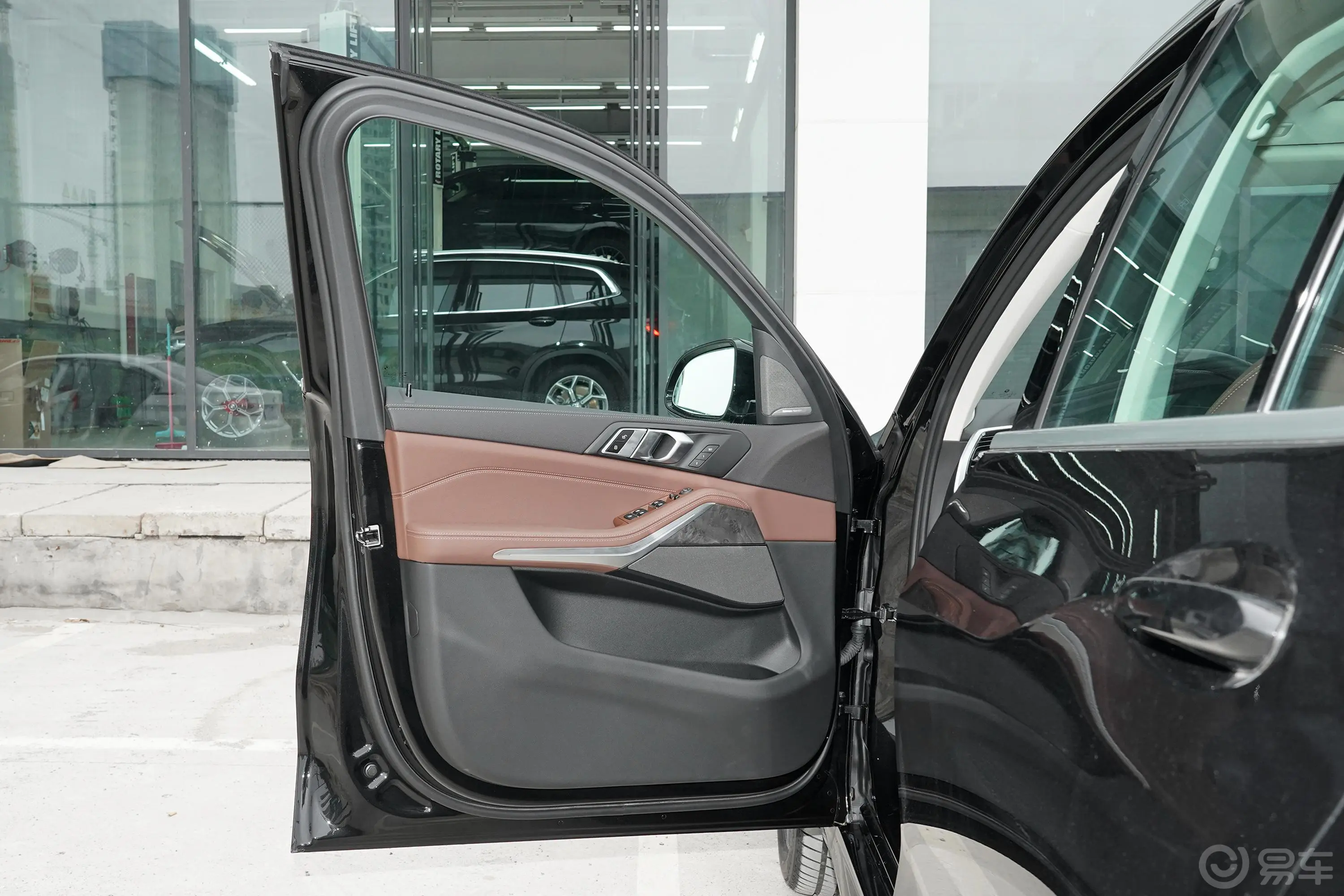 宝马X5(进口)改款 xDrive40i M运动套装驾驶员侧前车门