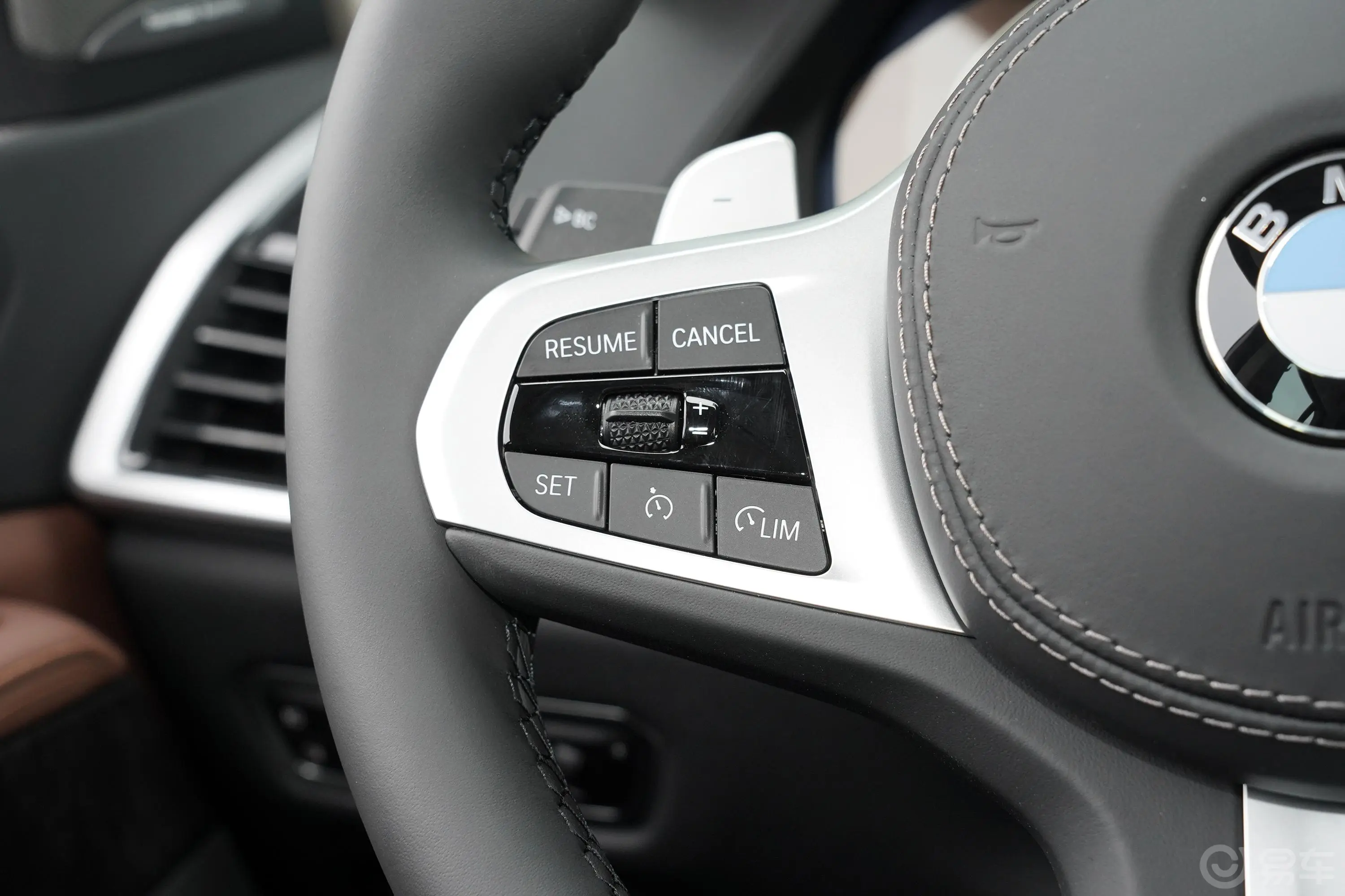 宝马X5(进口)改款 xDrive40i M运动套装左侧方向盘功能按键
