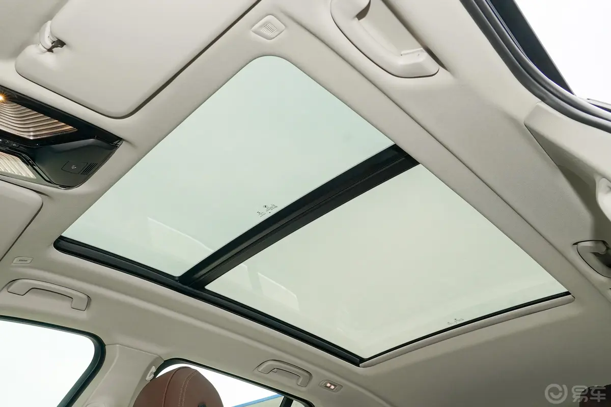 宝马X5(进口)改款 xDrive40i M运动套装天窗内拍关闭