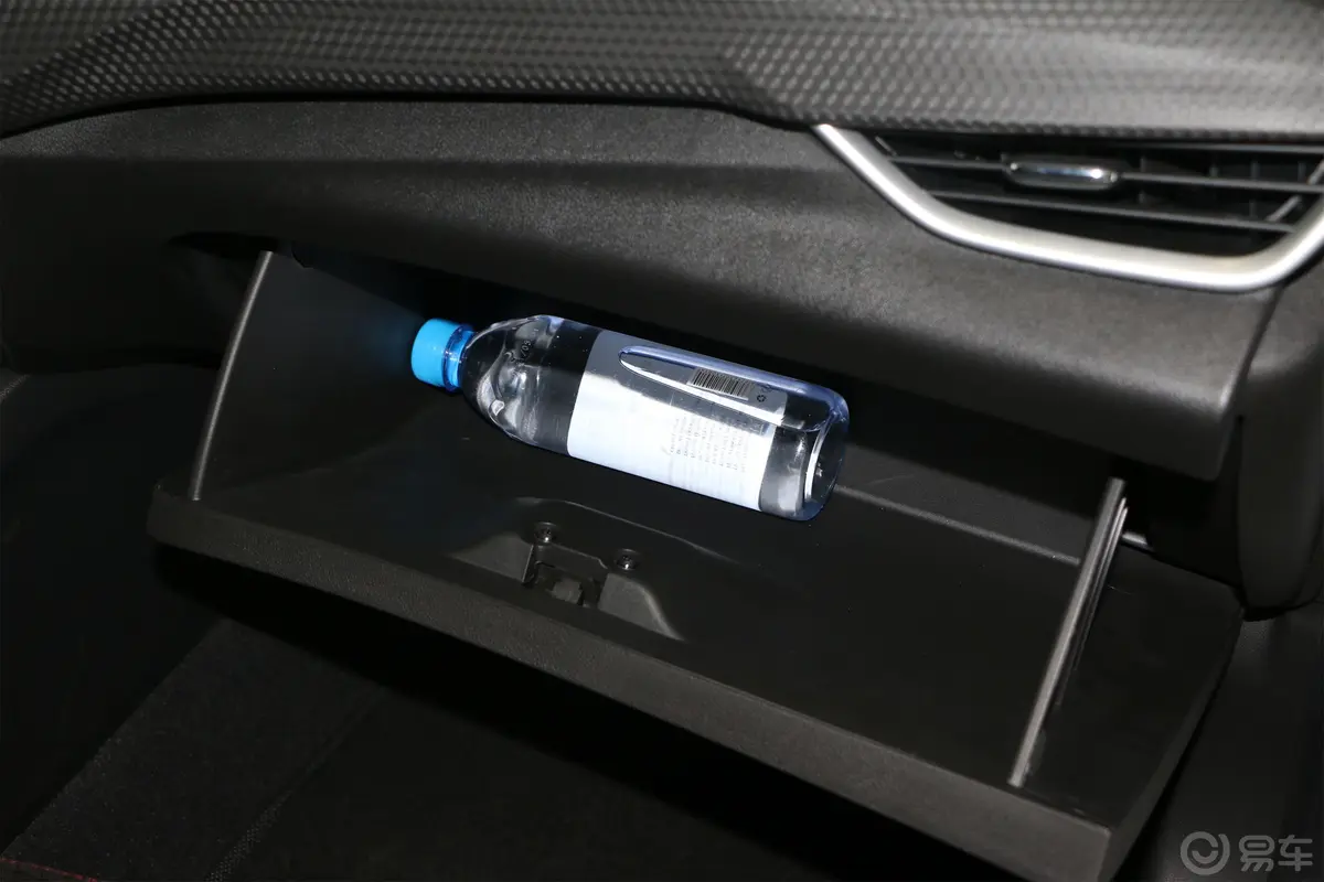 科沃兹325T 手自一体 欣尚版手套箱空间水瓶横置