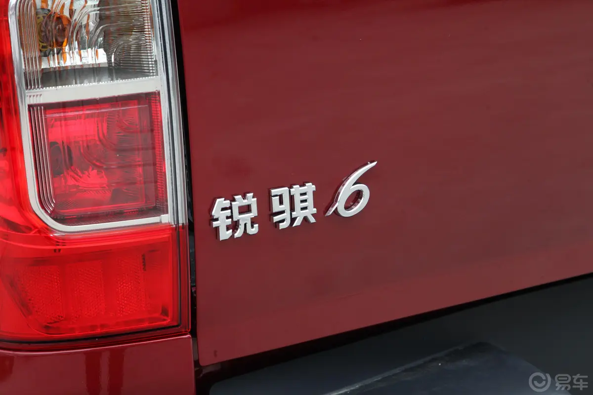 锐骐62.3T 自动四驱红色越野版 柴油外观细节