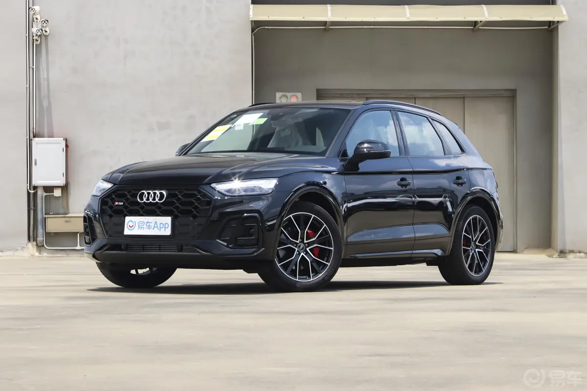 奥迪SQ53.0T quattro侧前45度车头向左水平