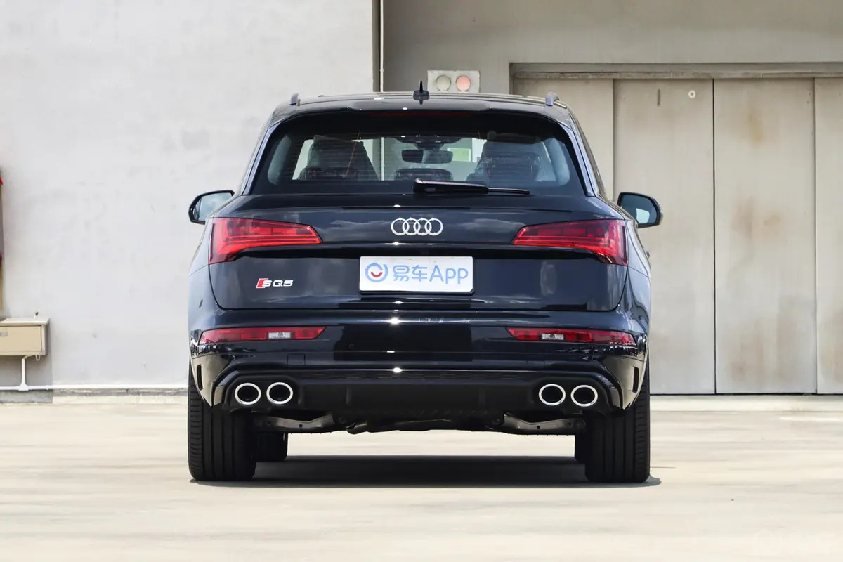 奥迪SQ53.0T quattro正后水平