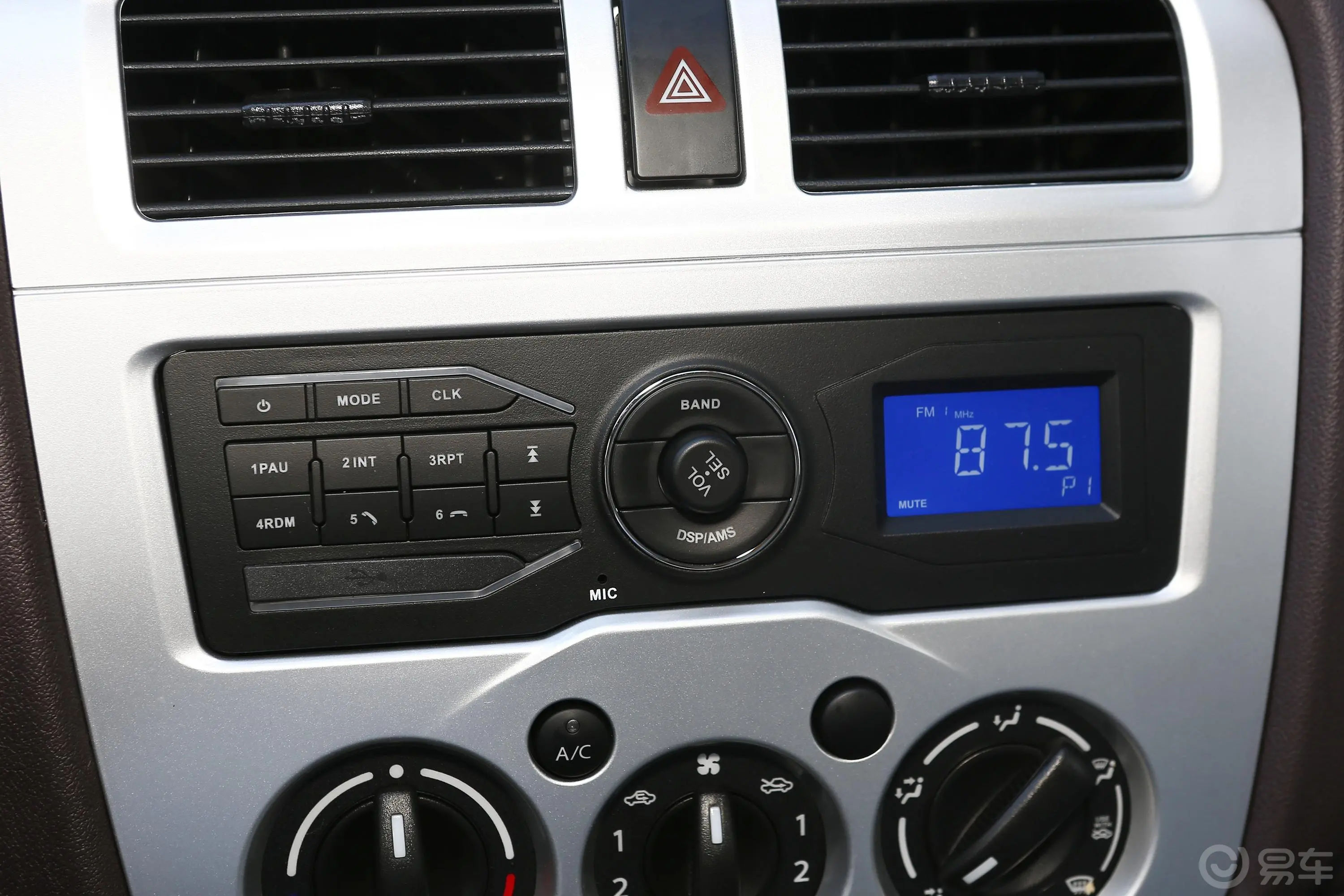 长安星卡1.5L 长轴版 单排 钢板厢货基本型音响
