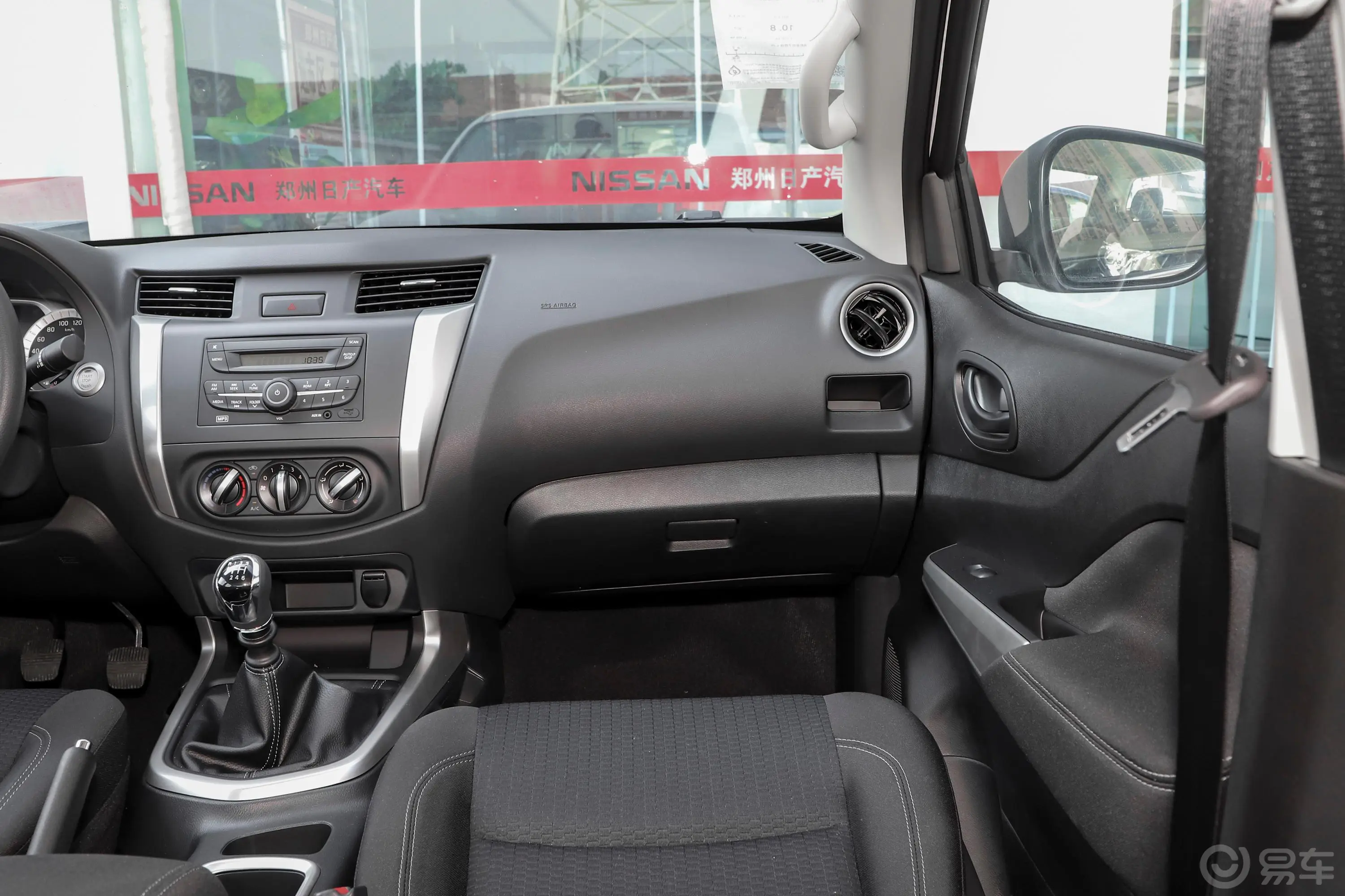 纳瓦拉改款 2.5L 手动两驱舒适型副驾驶位区域