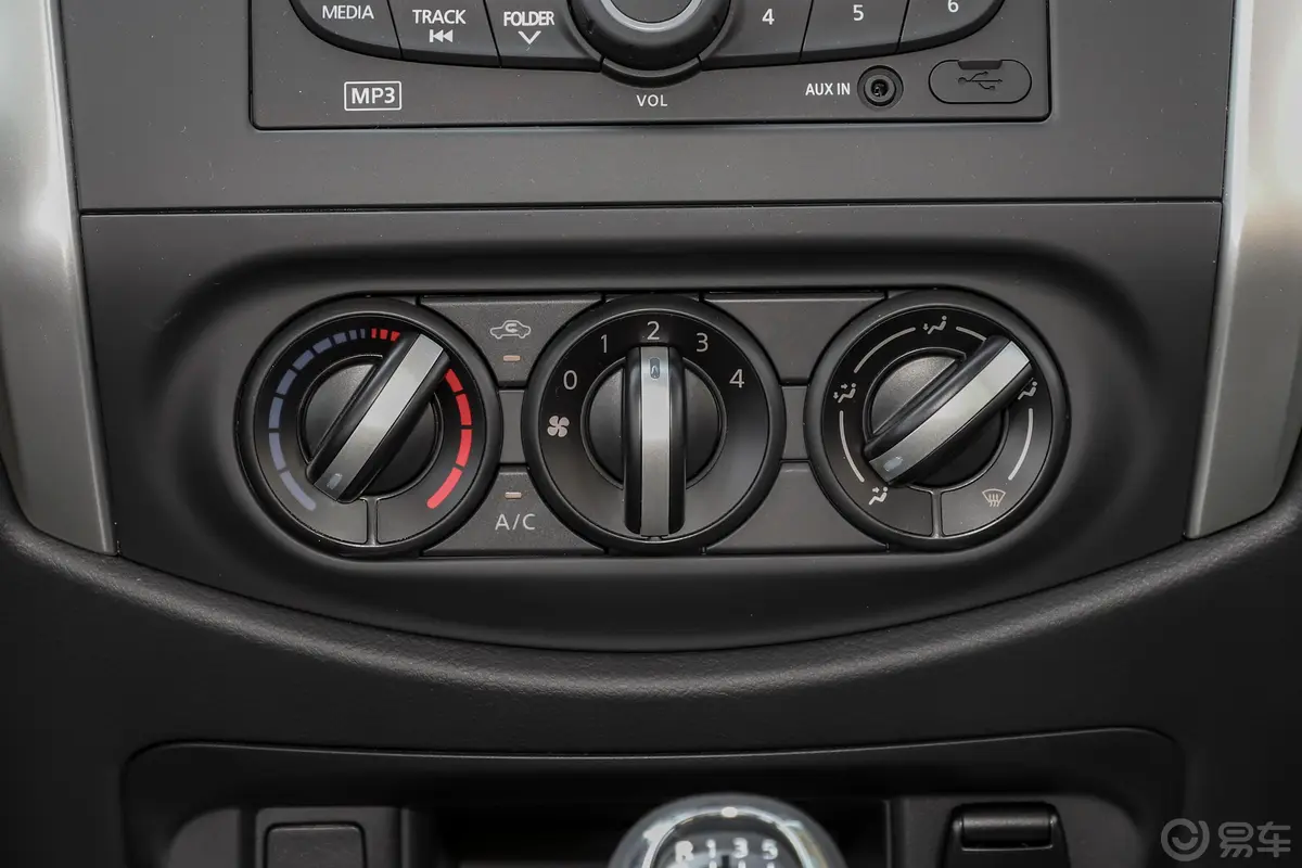 纳瓦拉改款 2.5L 手动两驱舒适型空调