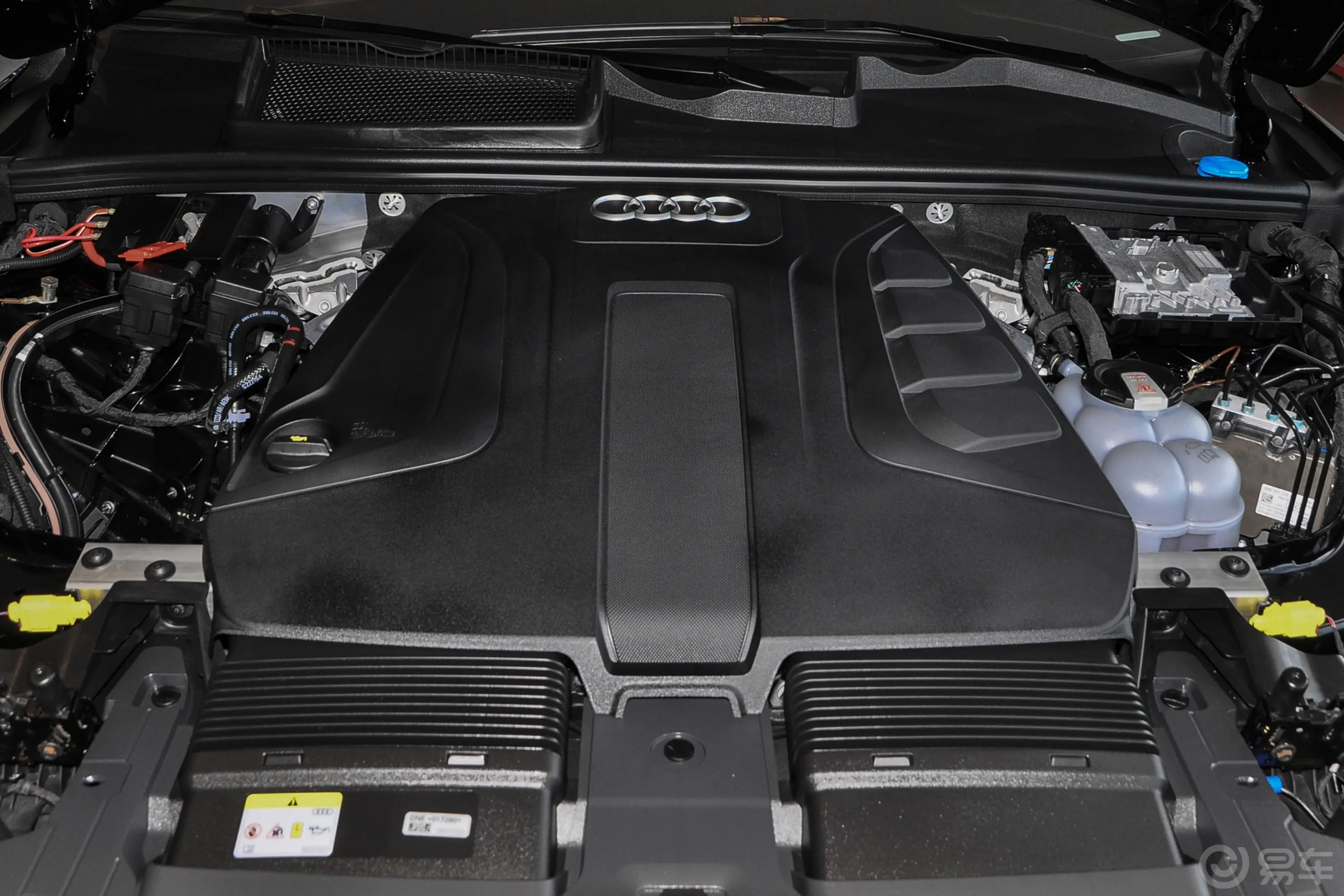 奥迪Q745 TFSI quattro S line运动型外观