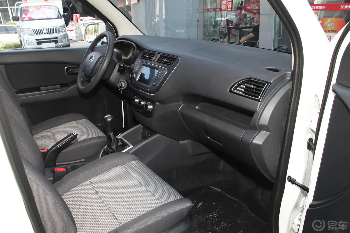 欧诺S欧诺S 1.5L 手动 客车智享版(双蒸空调)内饰全景副驾驶员方向
