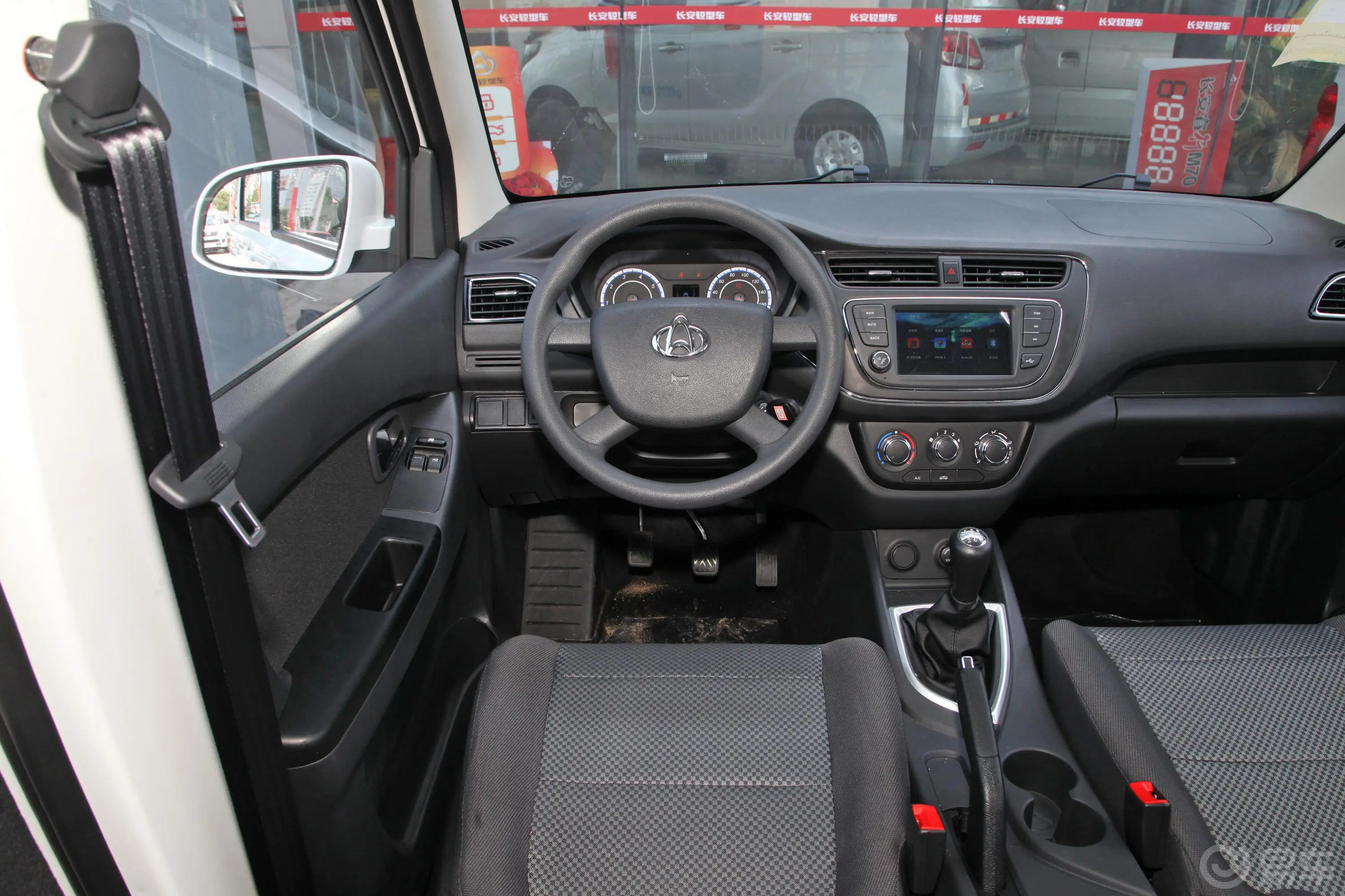 欧诺S欧诺S 1.5L 手动 客车智享版(双蒸空调)驾驶位区域