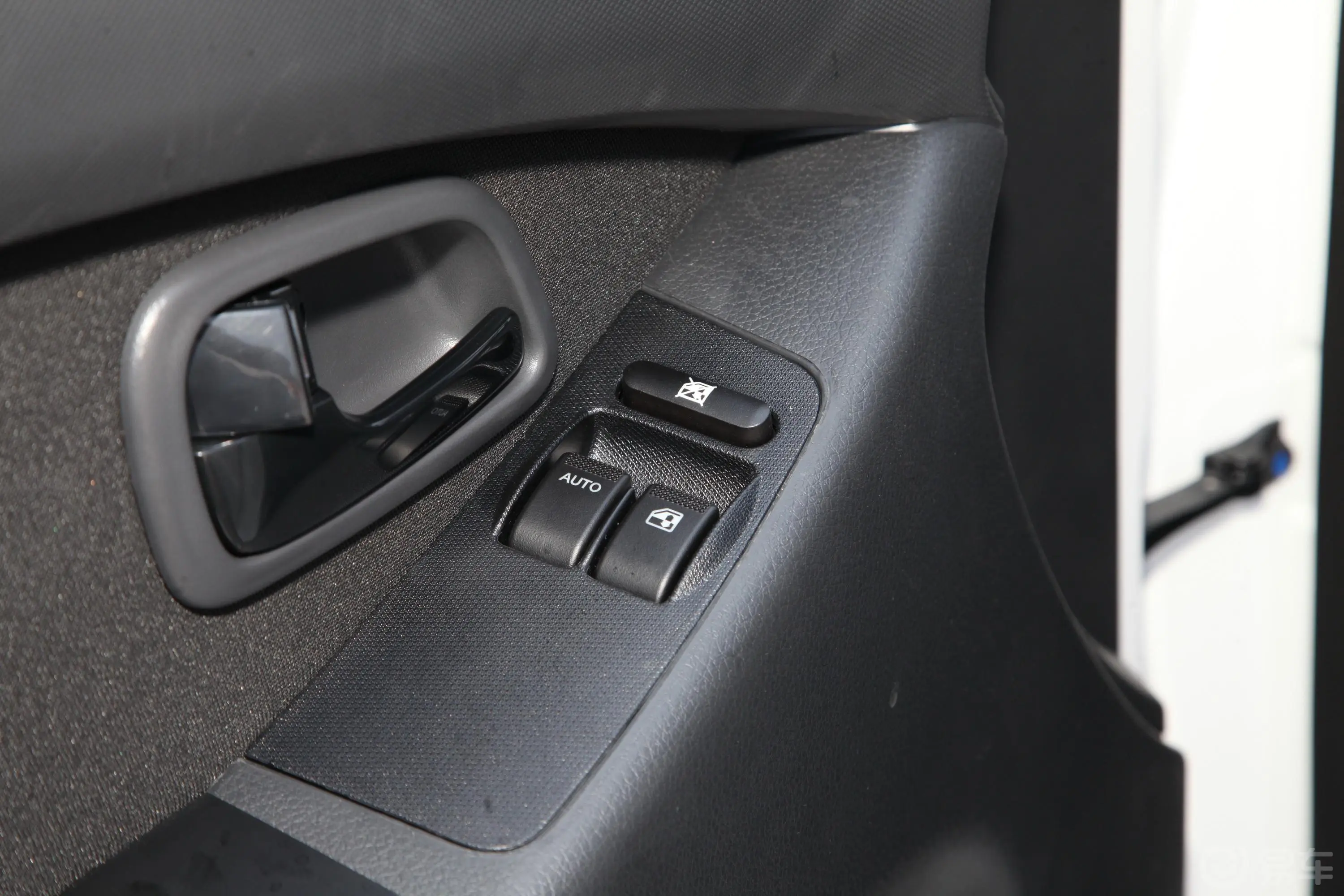 欧诺S欧诺S 1.5L 手动 客车智享版(双蒸空调)车窗调节整体