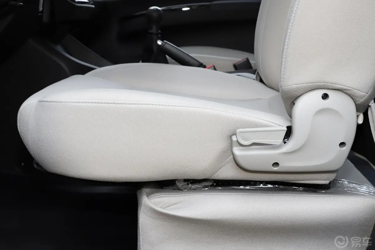 菱智M5 1.6L 实用型 5座主驾座椅调节