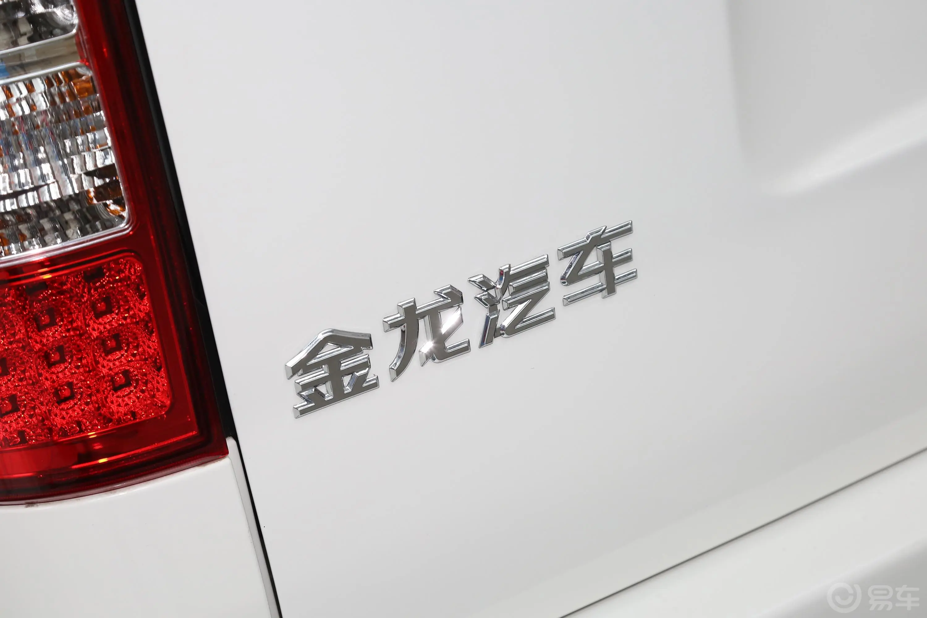 凯锐浩克2.0L 手动 高顶舒适型 9座 国VI外观