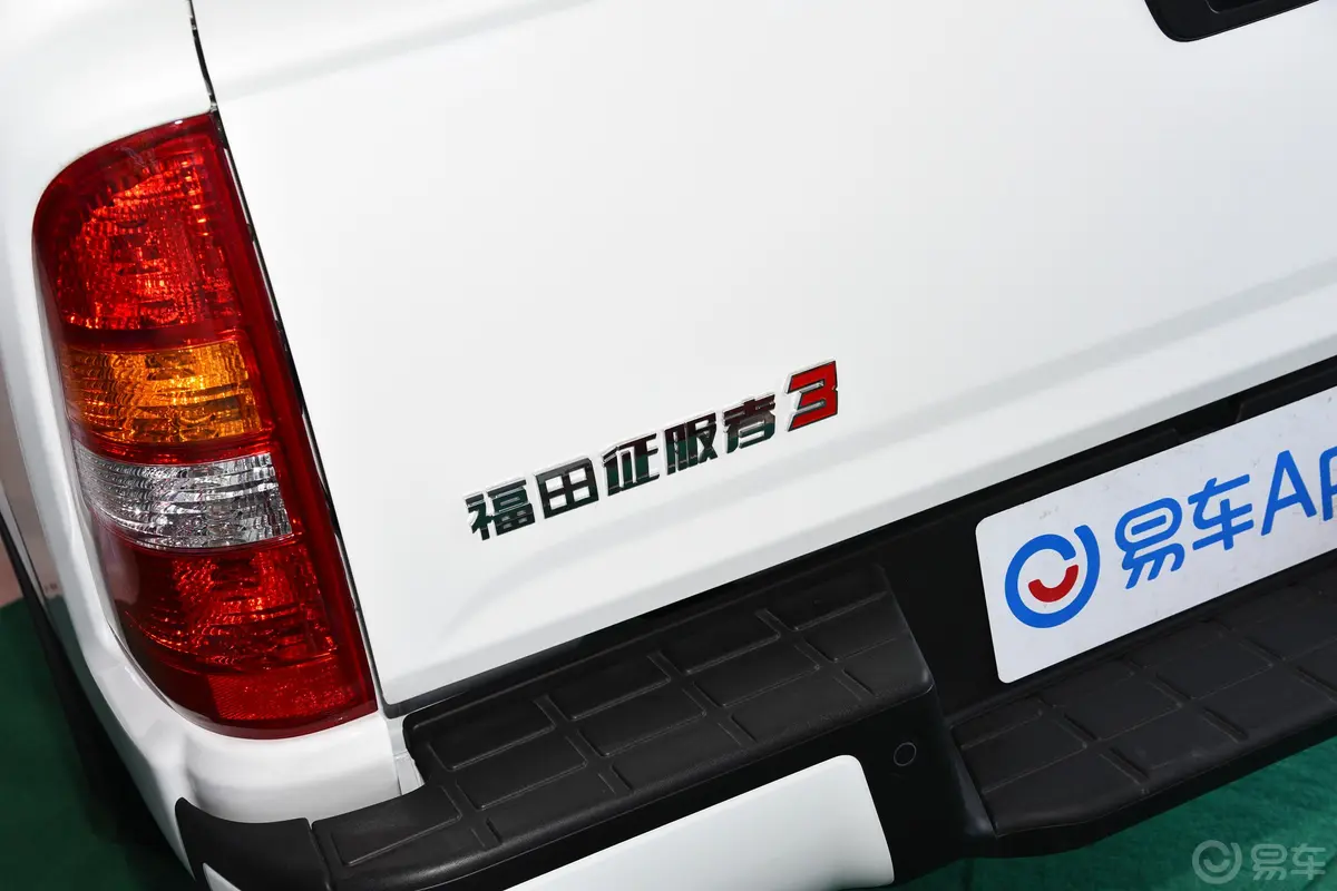 福田征服者32.0T 手动 两驱 标轴低货台 电商型 柴油外观