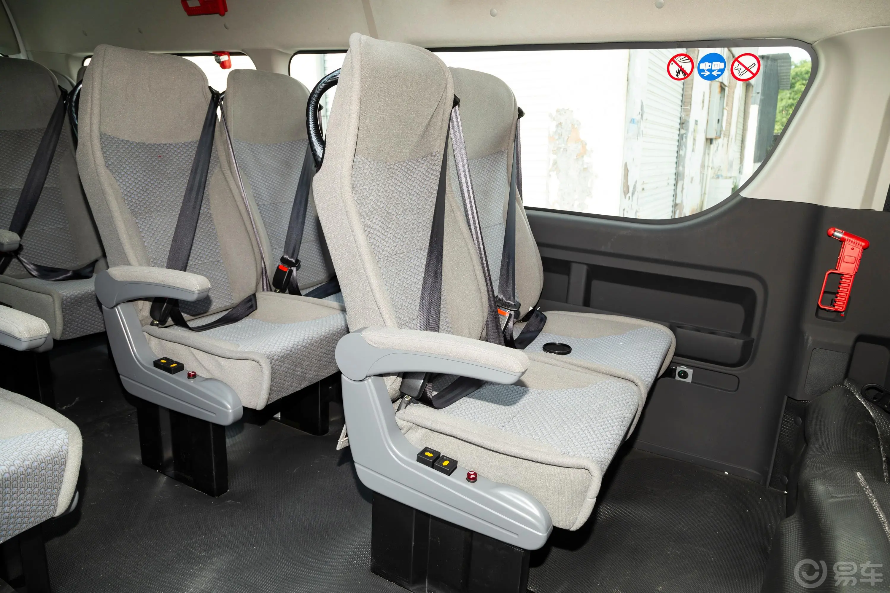 风景G9营运客车 2.4L 手动 长轴高顶 商运版 14座 汽油 国VI后排座椅