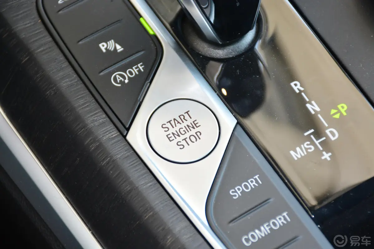 宝马4系改款 敞篷轿跑车 425i M运动套装钥匙孔或一键启动按键