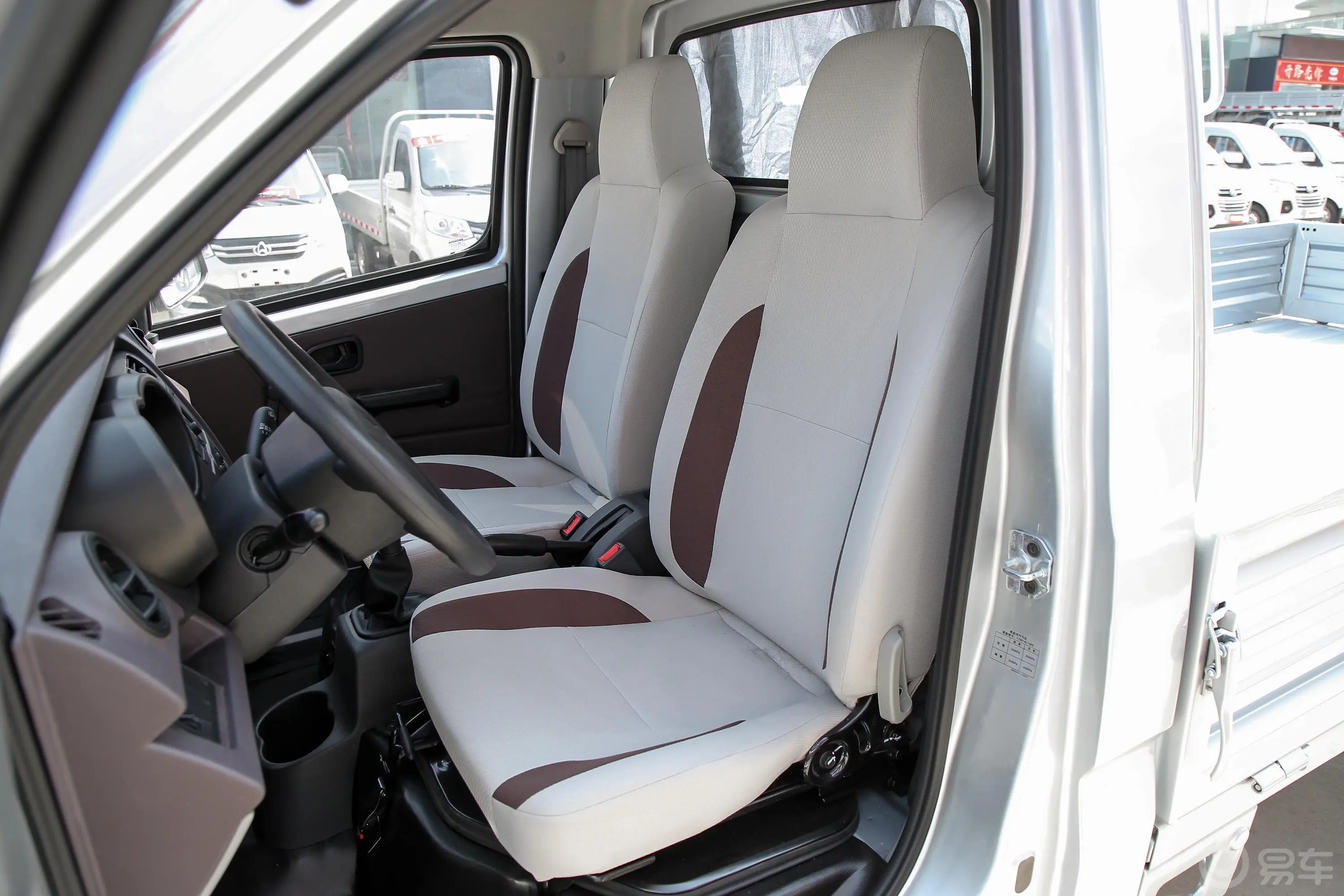 长安星卡1.5L 长轴版 单排 基本型驾驶员座椅