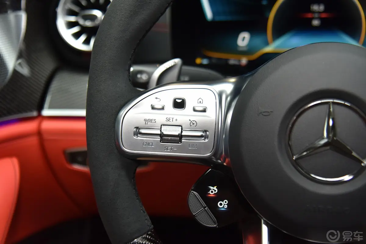 奔驰GT AMGAMG GT 50 极酷玩家特别版 四门跑车左侧方向盘功能按键