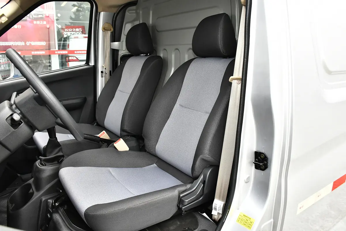 睿行M801.6L 手动 平顶背掀 单蒸空调 舒适型 2座驾驶员座椅
