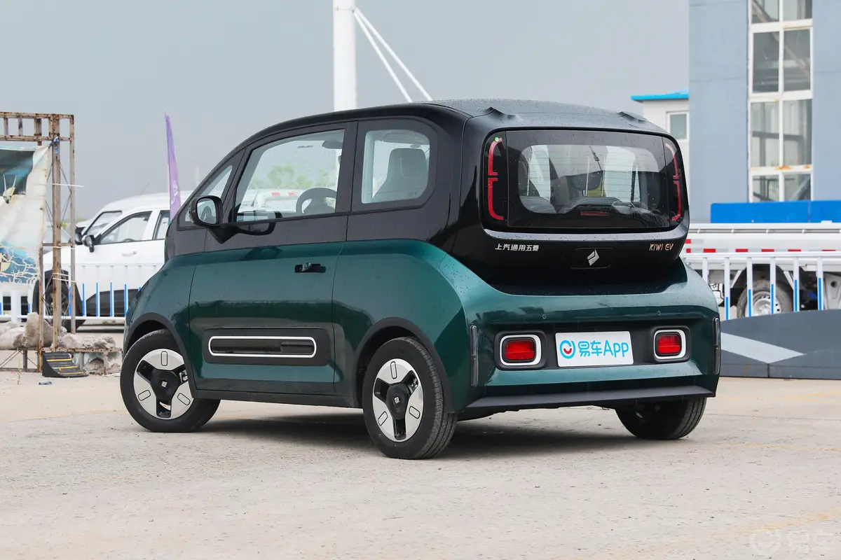 宝骏KiWi EV305km 艺术家 多氟多新能源31.9kWh三元锂外观