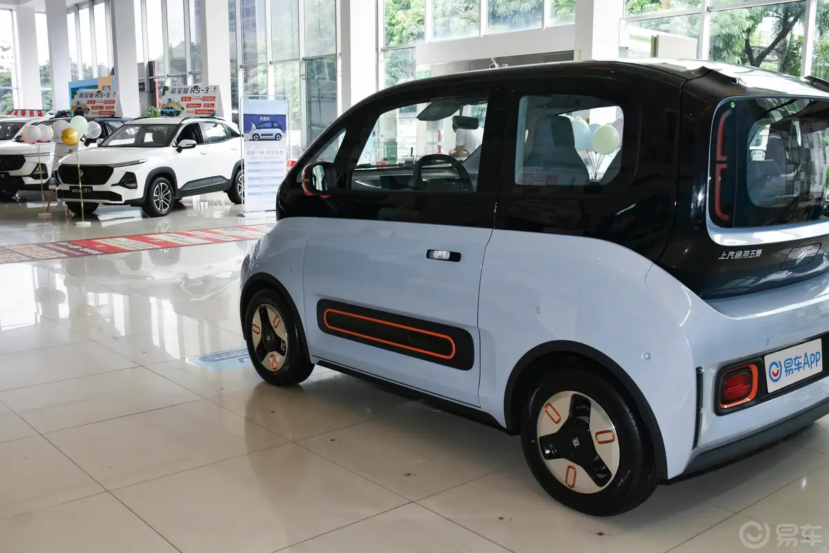 宝骏KiWi EV305km 艺术家 多氟多新能源31.9kWh三元锂外观