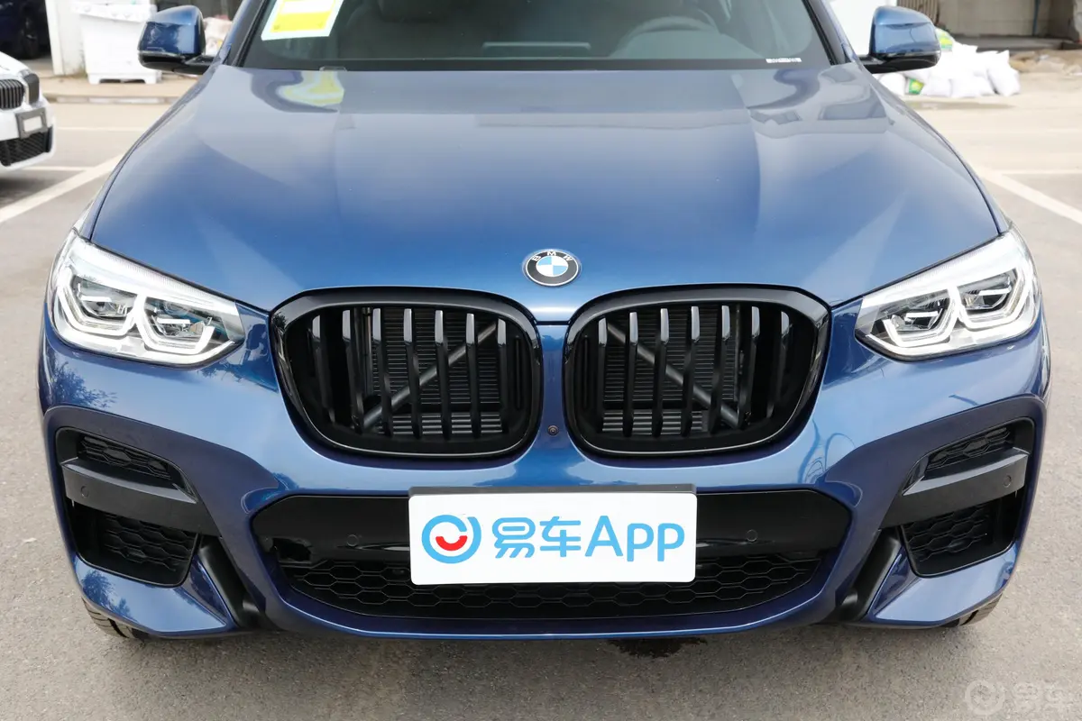 宝马X4改款 xDrive 25i M运动曜夜套装外观