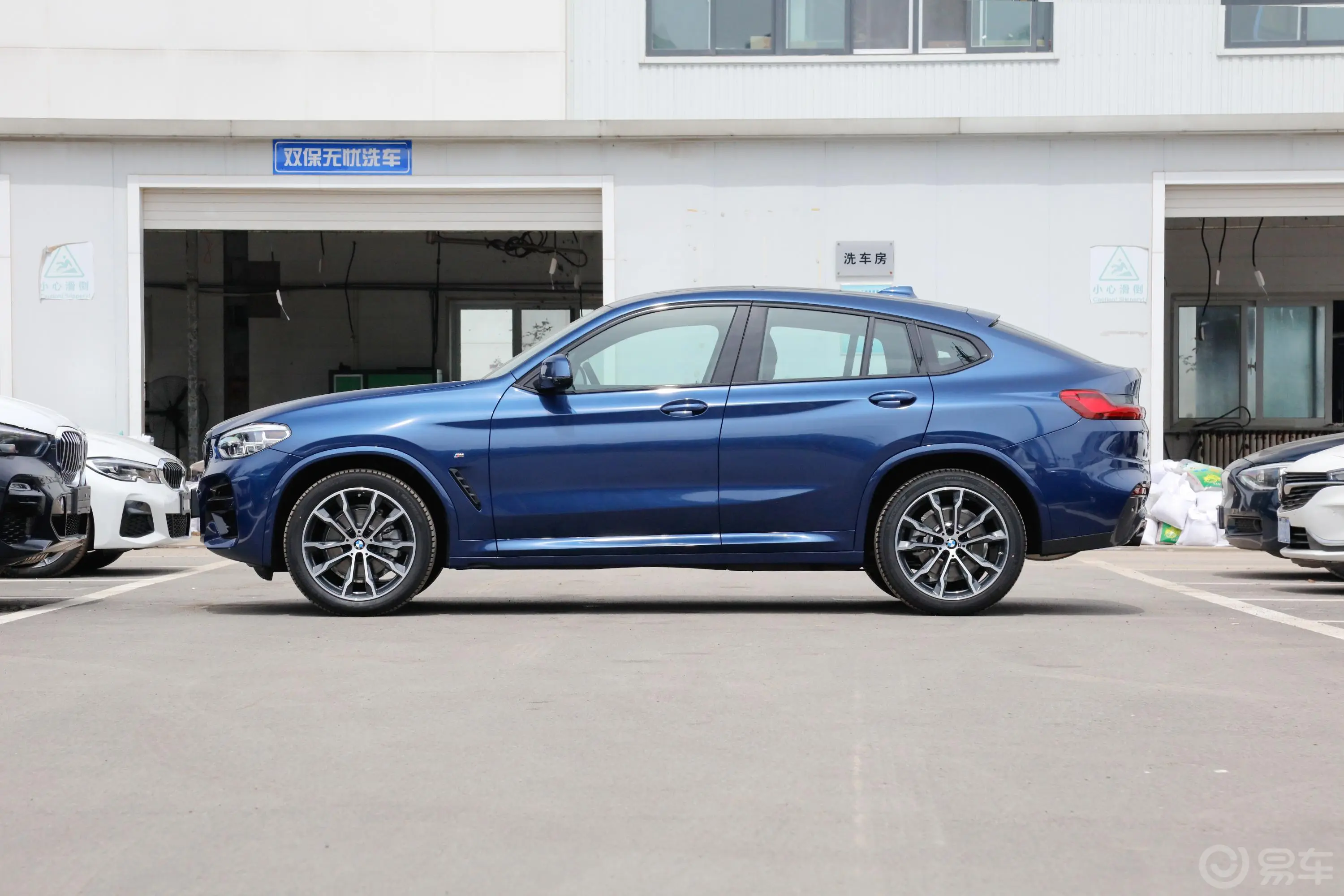 宝马X4改款 xDrive 25i M运动曜夜套装外观