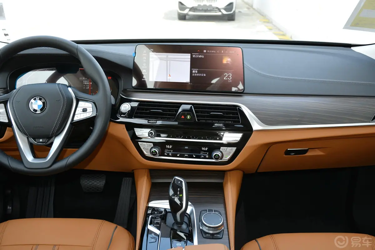宝马6系GT改款 630i 豪华设计套装中控台整体