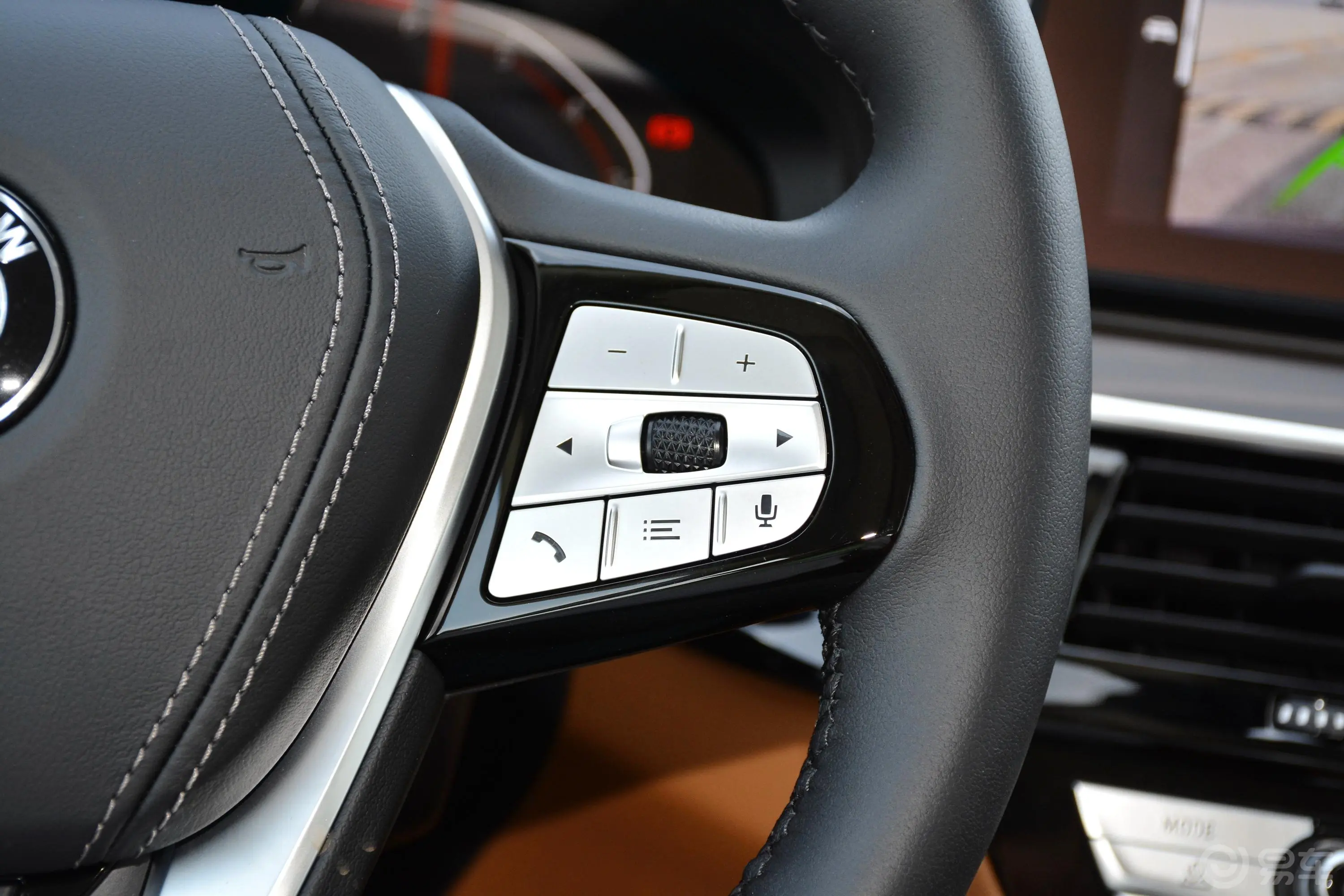 宝马6系GT改款 630i 豪华设计套装右侧方向盘功能按键