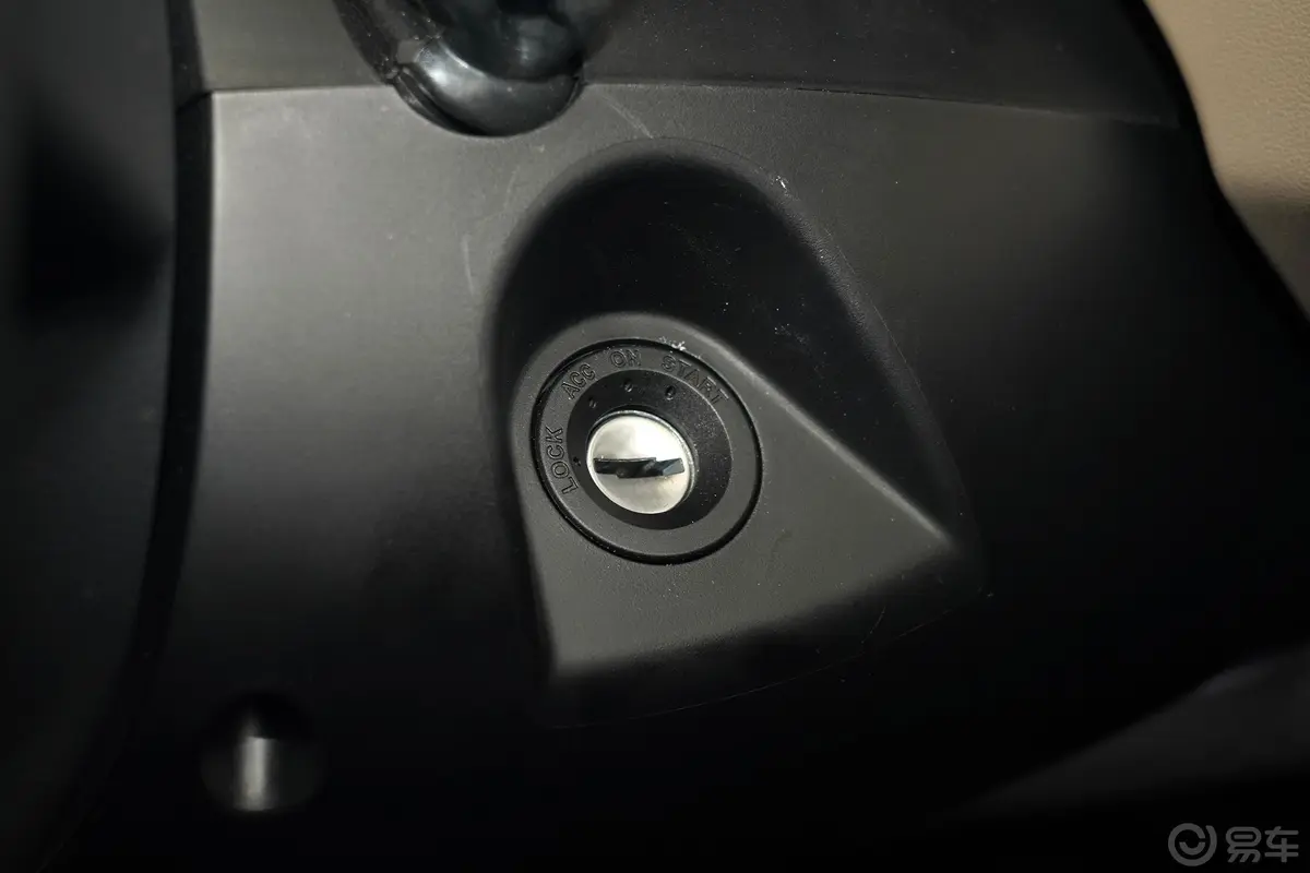 上汽大通MAXUS V80房车生活家V80 横床版钥匙孔或一键启动按键