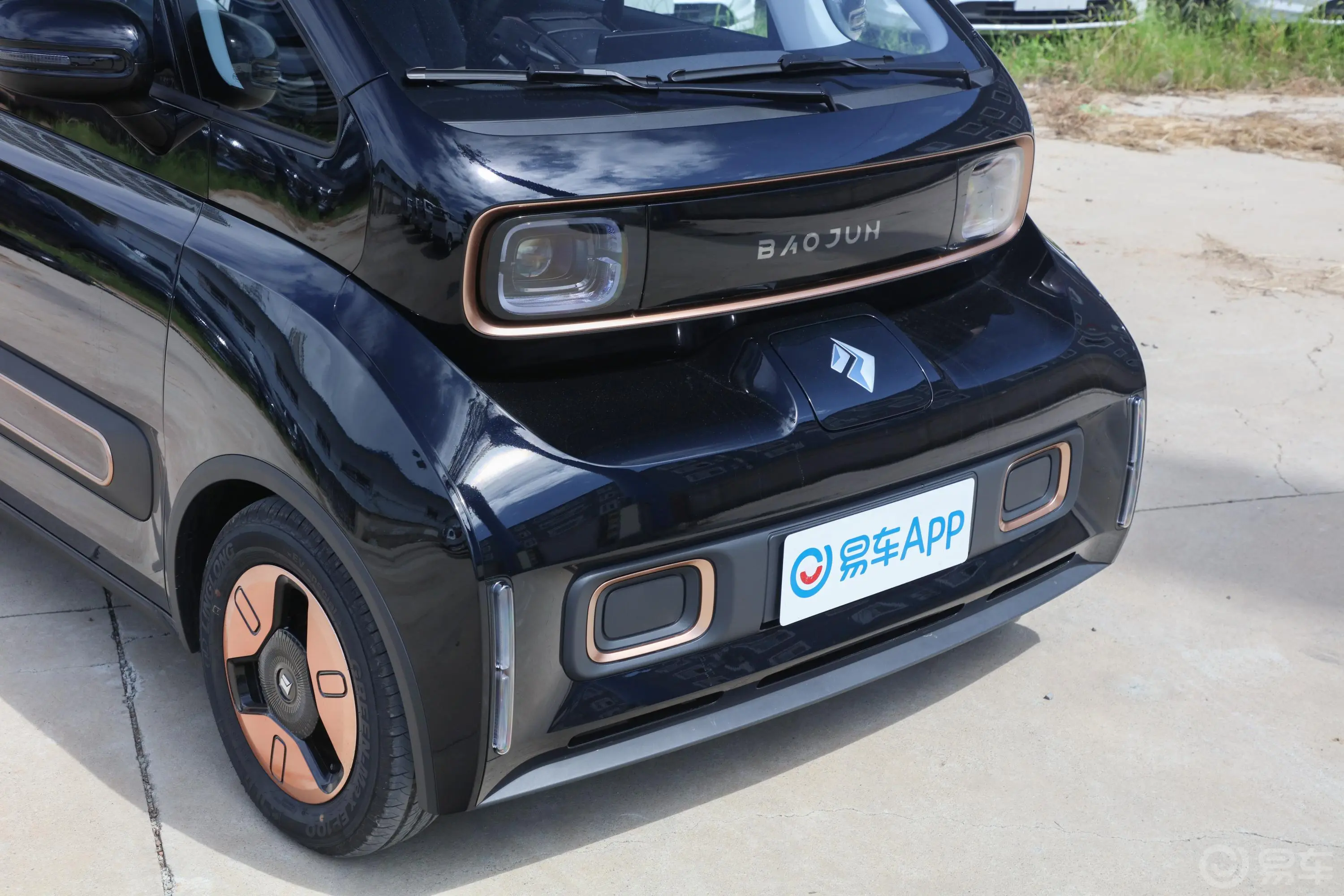 宝骏KiWi EV305km 艺术家 多氟多新能源31.9kWh三元锂外观