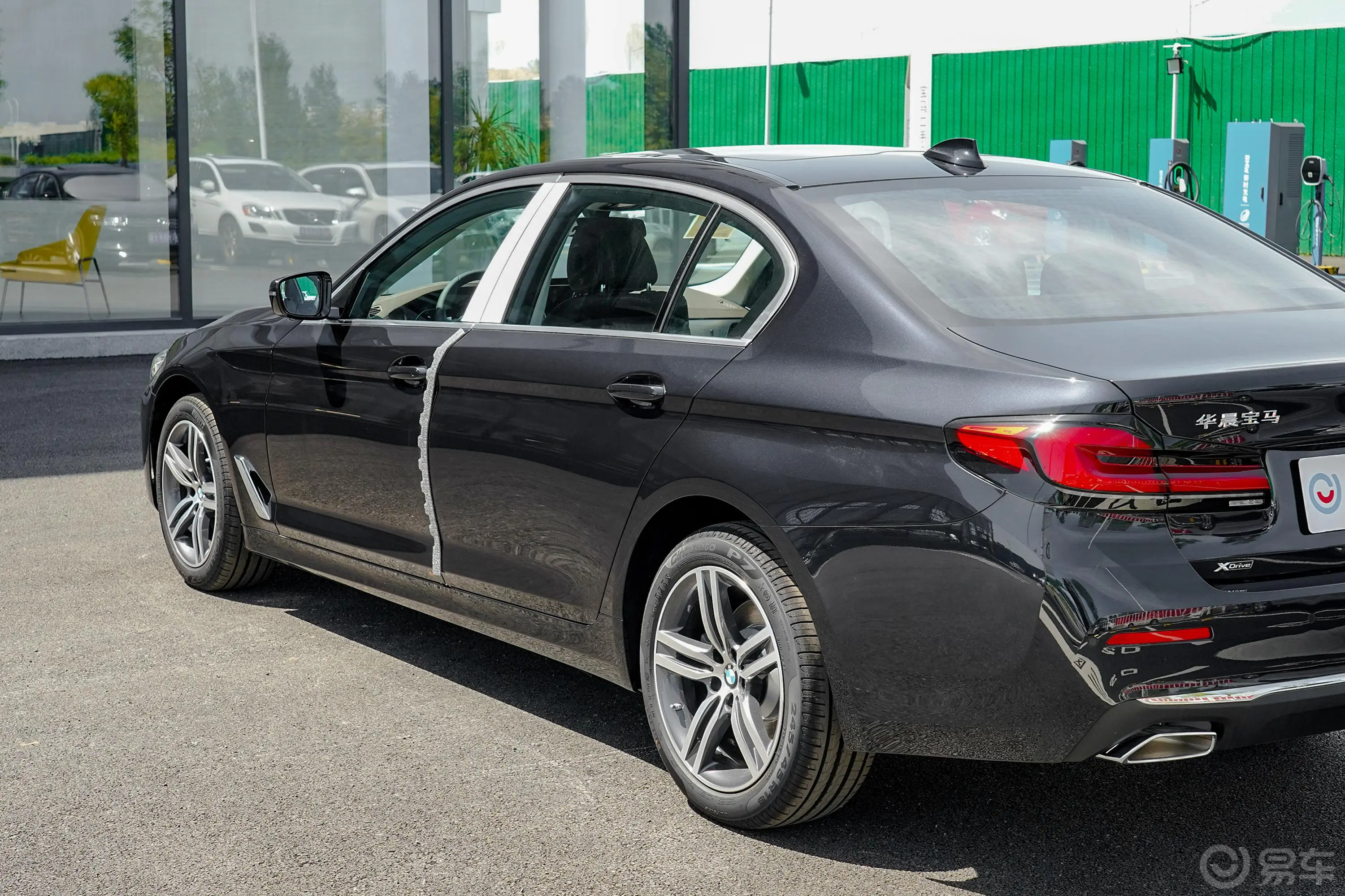 宝马5系改款 530Li xDrive 豪华套装外观