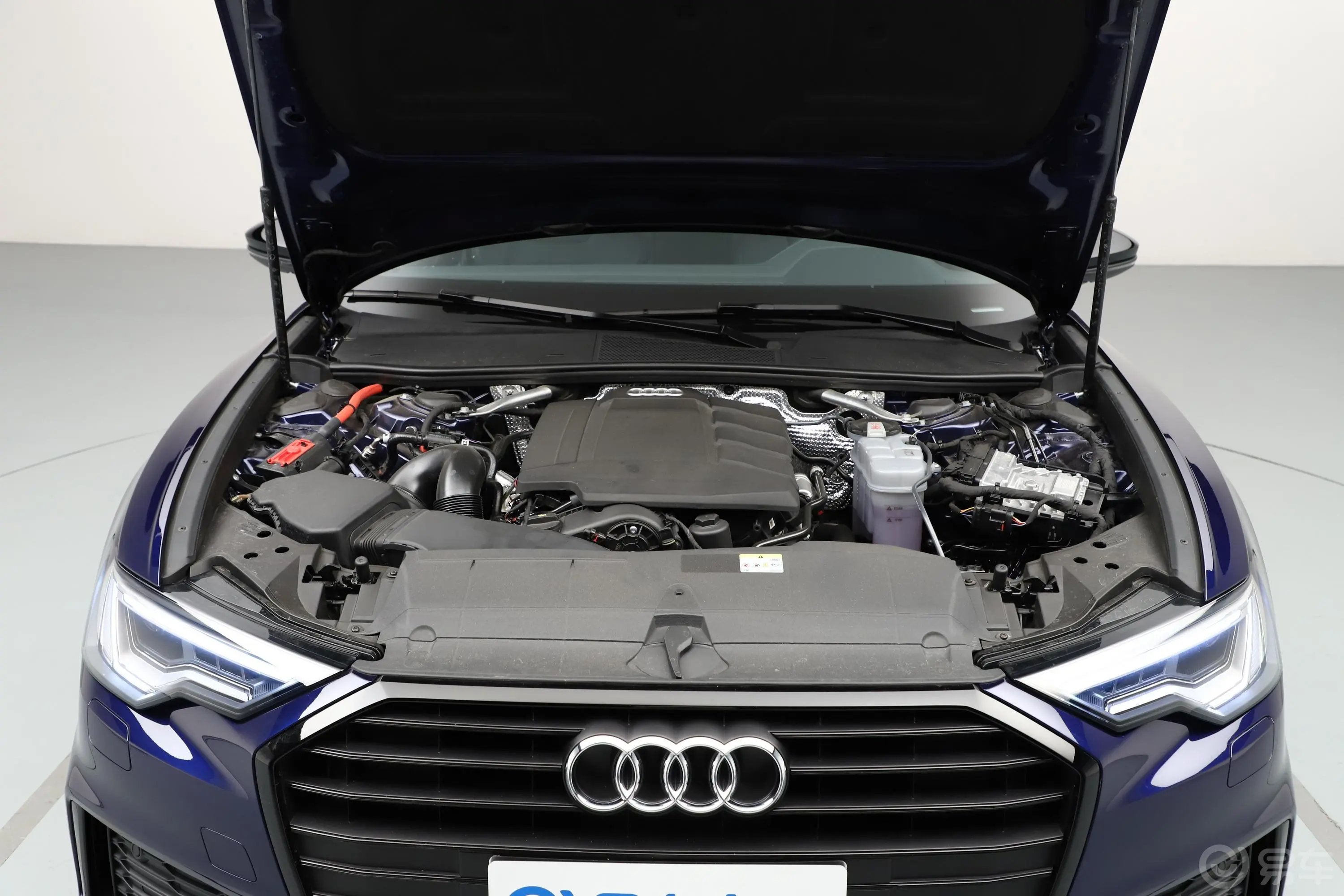 奥迪A6Avant 先锋派 45 TFSI 星辰版发动机舱整体