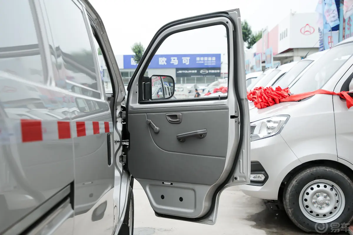 长安V3渝安1.2L 91马力 厢货 单排 畅享版 汽油 国Ⅵ副驾驶员车门