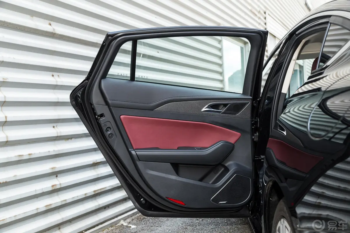 红旗H5经典经典款 1.8T 自动智联旗畅版驾驶员侧后车门