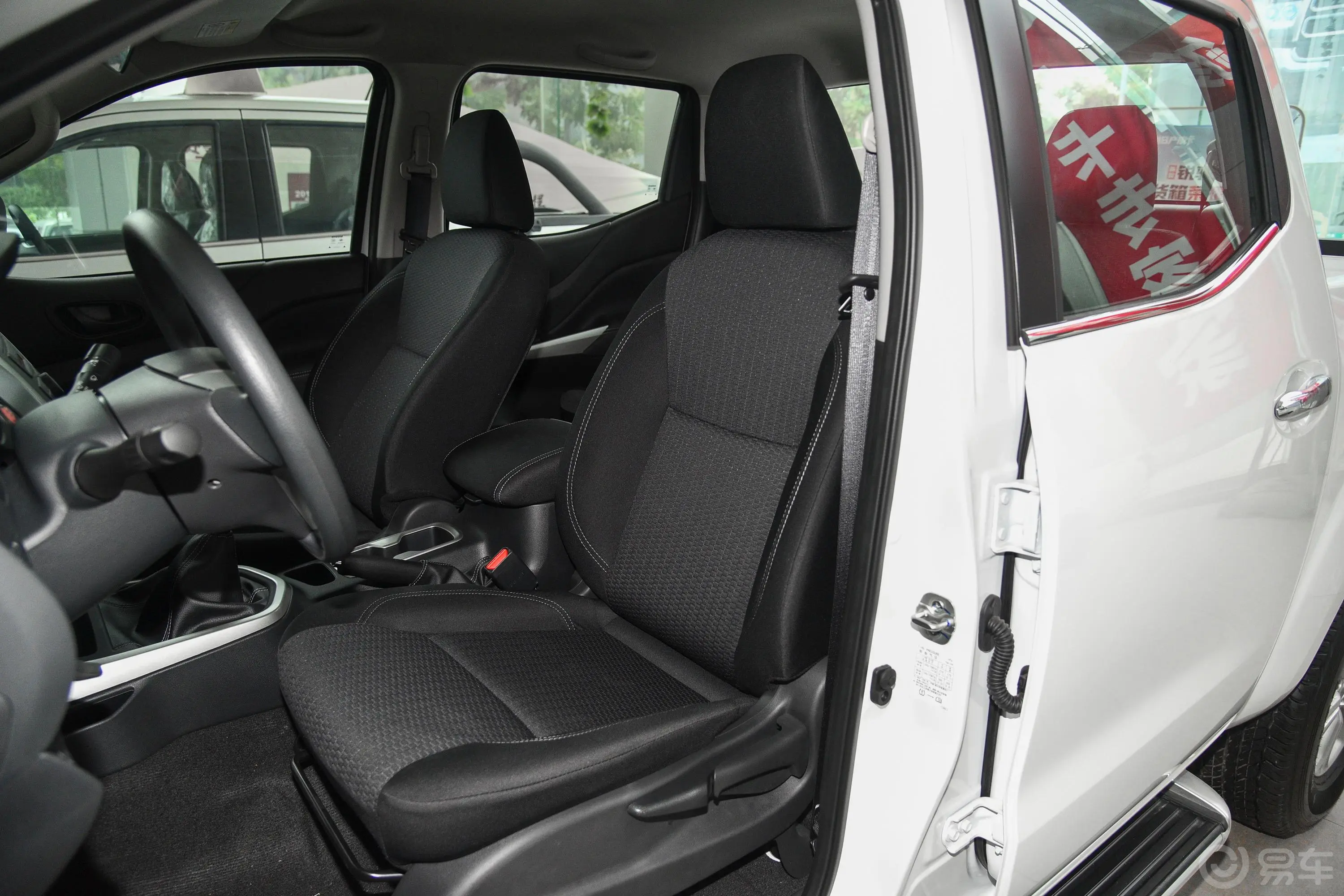 纳瓦拉改款 2.5L 手动四驱舒适型驾驶员座椅
