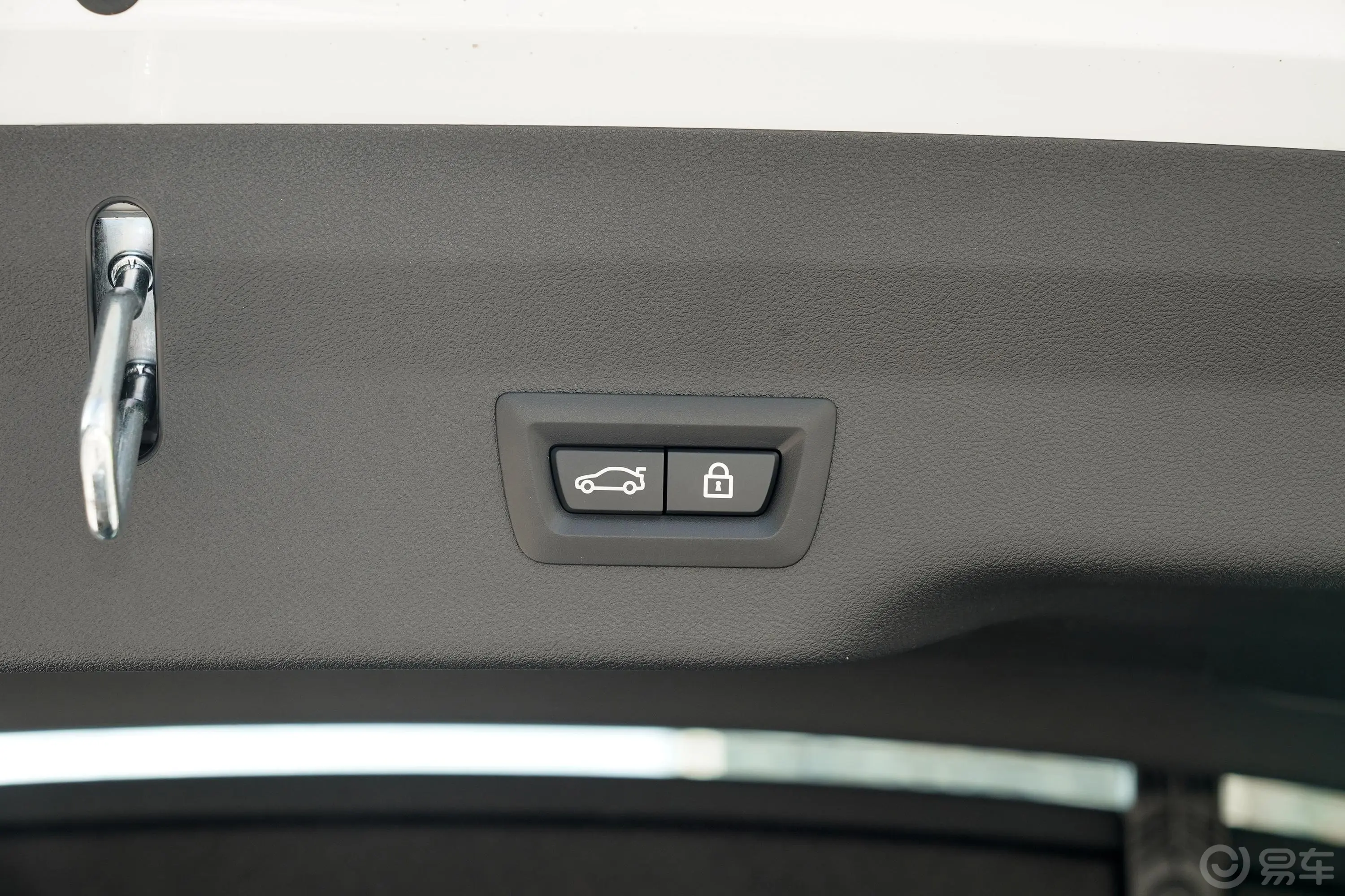 宝马6系GT改款 630i M运动套装电动尾门按键（手动扶手）