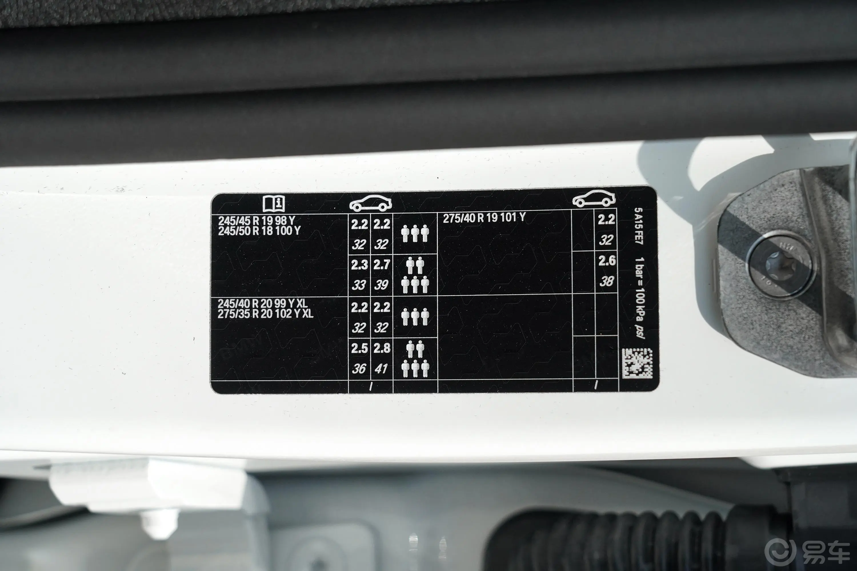 宝马6系GT改款 630i M运动套装胎压信息铭牌