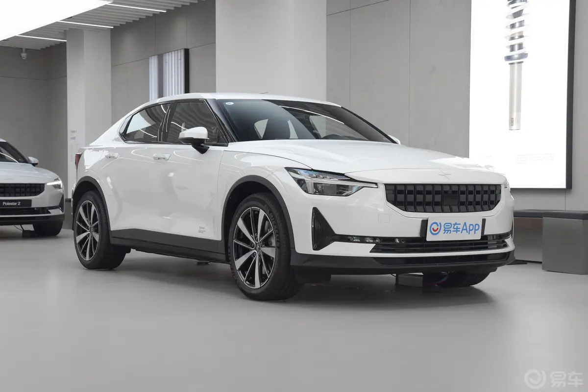 Polestar 2485km 单电机标准续航版侧前45度车头向右水平