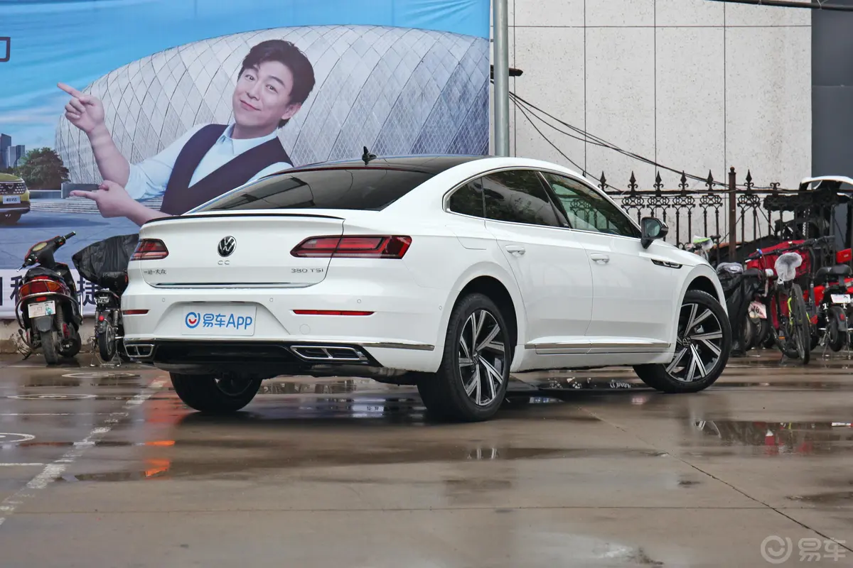 一汽-大众CC380TSI 夺目版30周年纪念版侧后45度车头向右水平