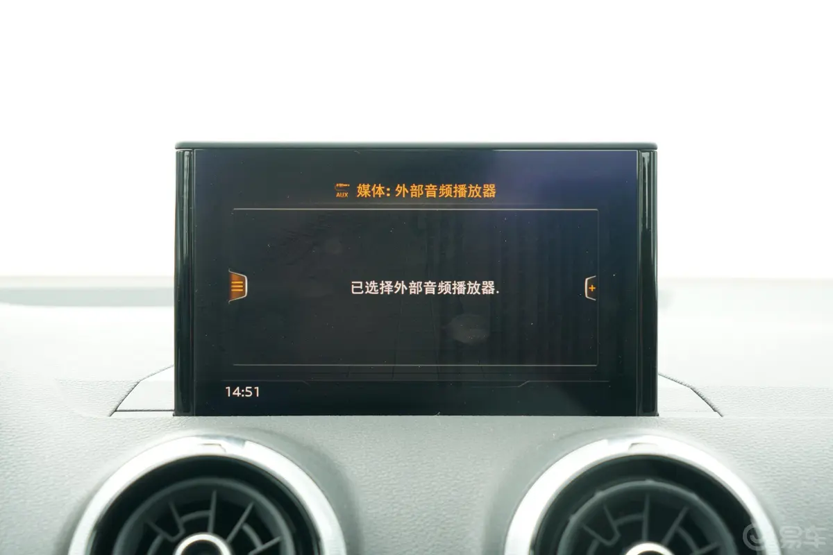 奥迪Q2L35 TFSI  RS套件燃速型车机