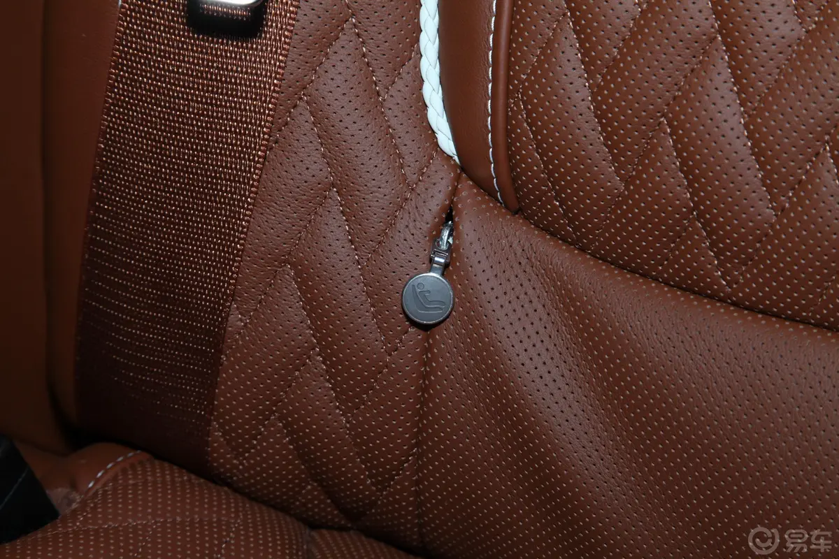 宝马7系740Li xDrive 行政型 M运动套装儿童座椅接口