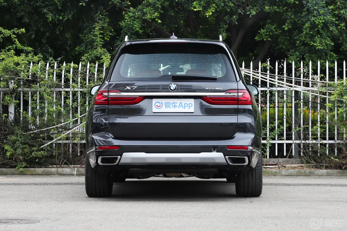 宝马X7xDrive40i 尊享型 豪华套装外观