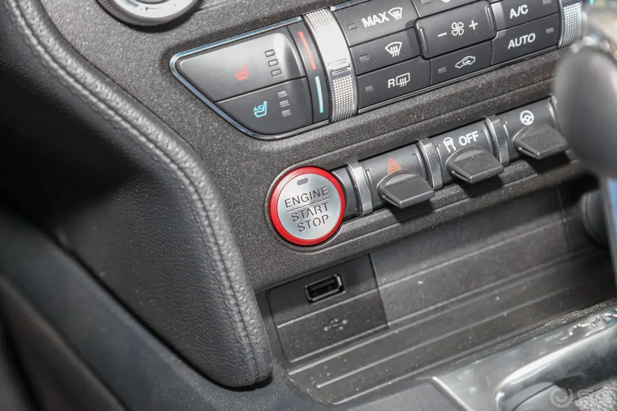 Mustang2.3T 驰影性能进阶版钥匙孔或一键启动按键