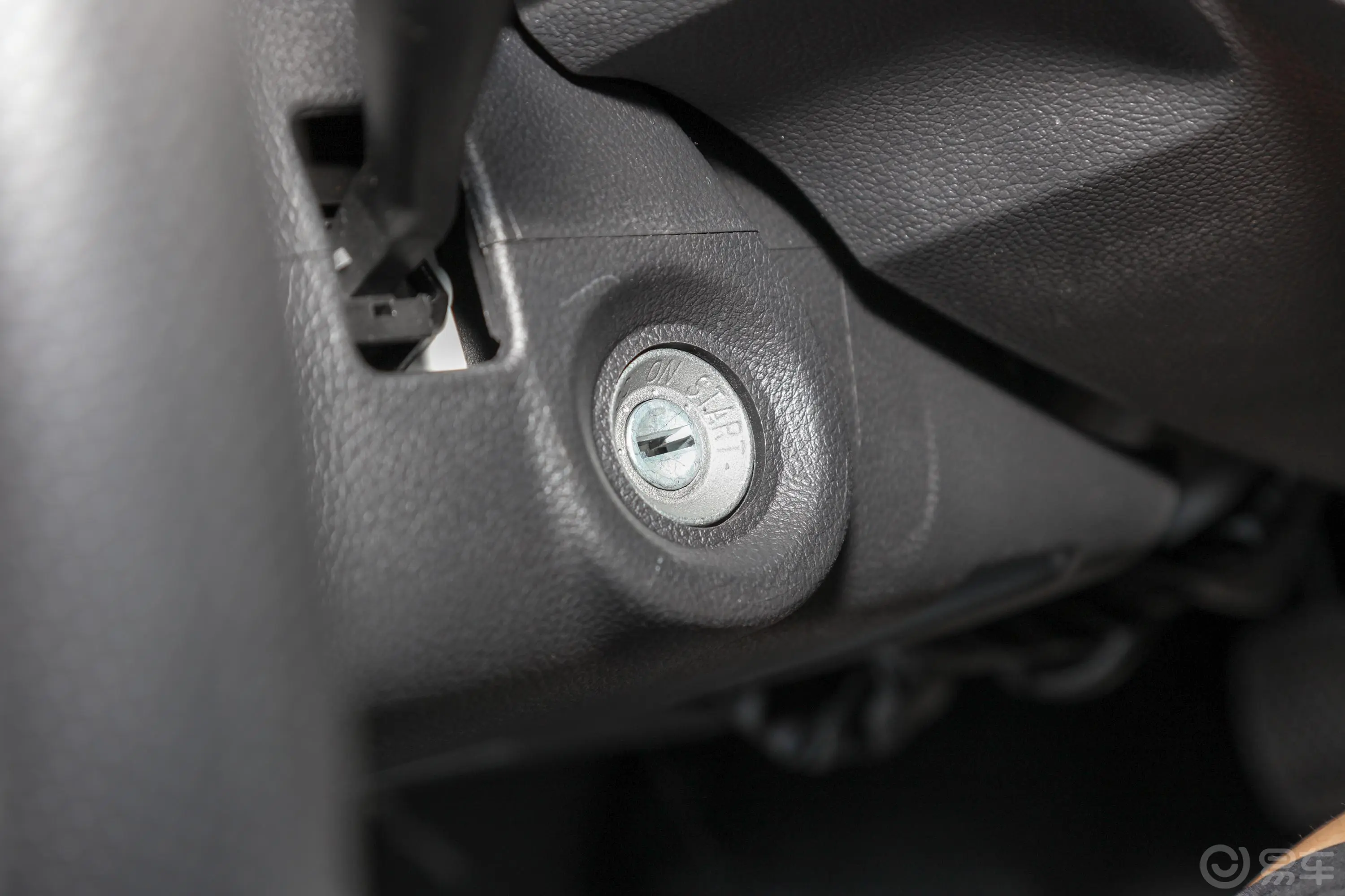 神骐T301.6L 单排3.3米标准车舒适型钥匙孔或一键启动按键