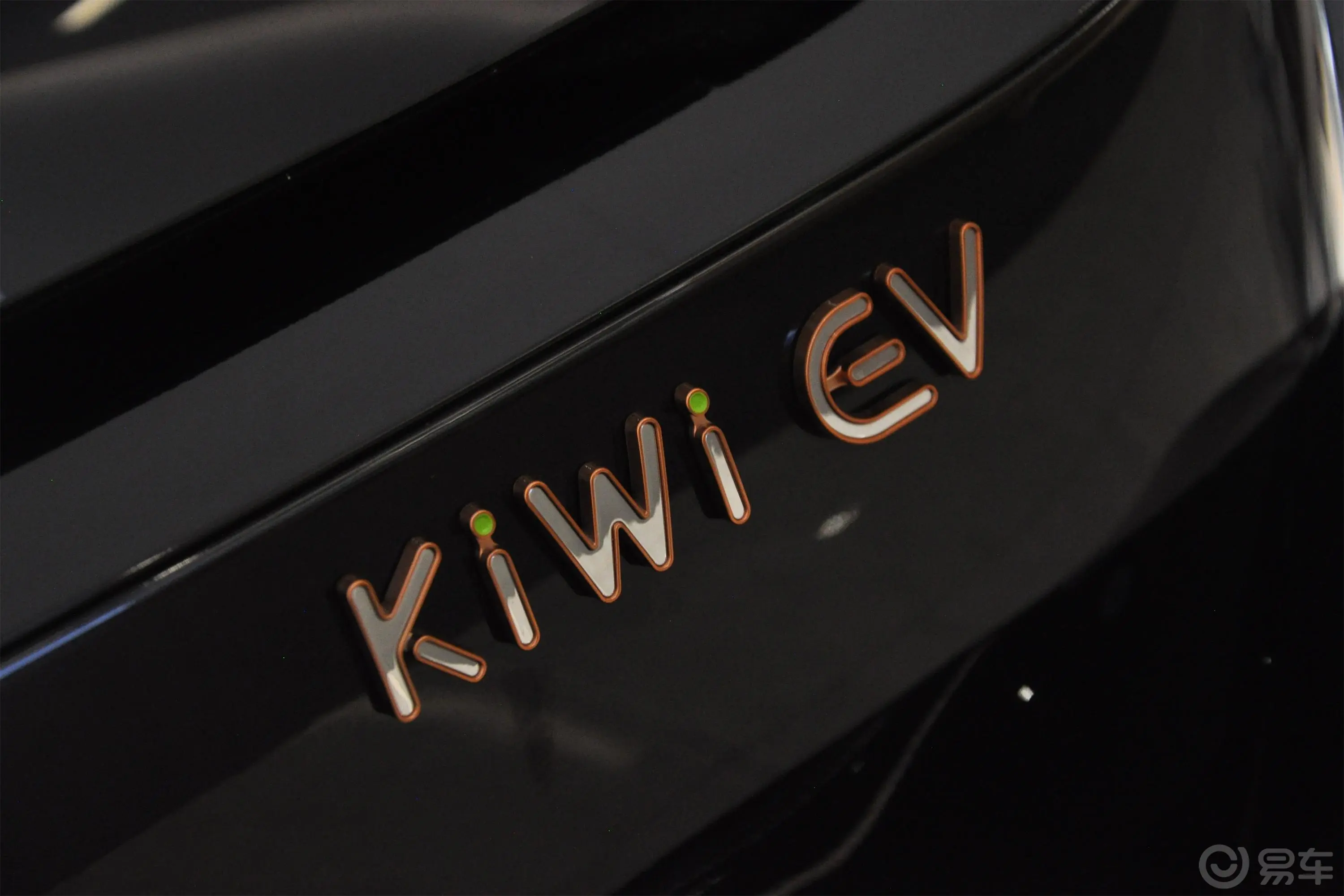 宝骏KiWi EV305km 设计师 多氟多新能源31.9kWh三元锂外观