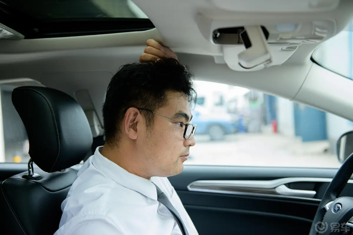 蒙迪欧EcoBoost 180 时尚型内饰