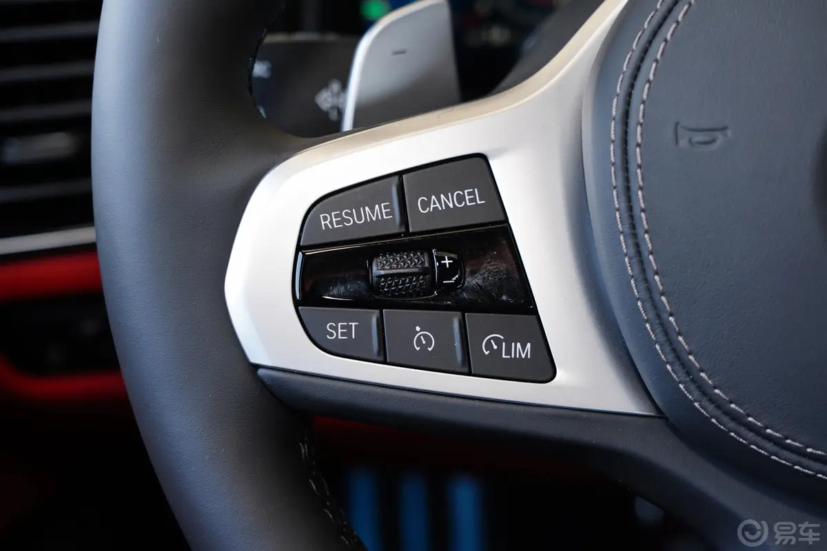 宝马8系四门轿跑车 840i xDrive M运动套装左侧方向盘功能按键